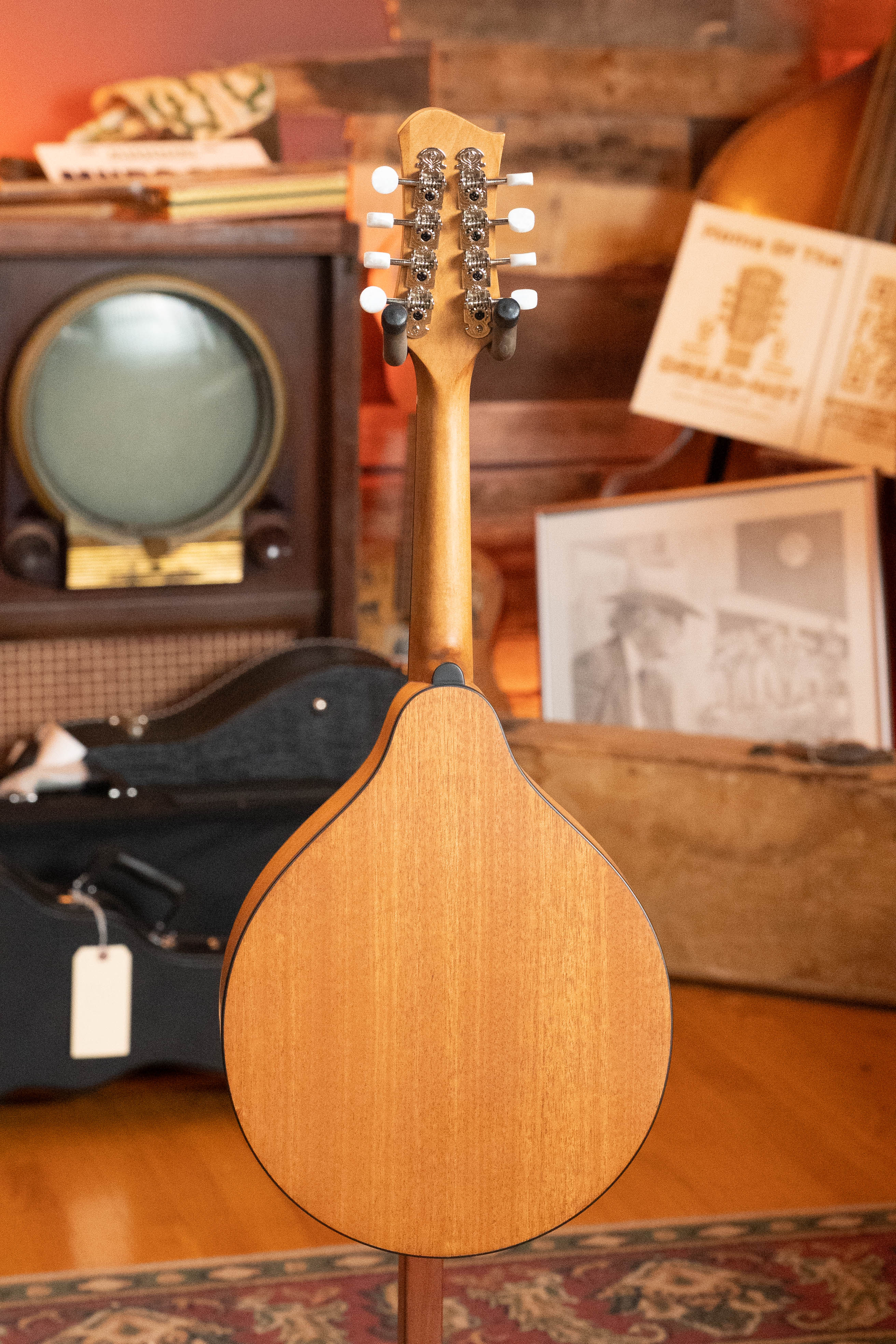 Eastman PCH-M104-GB Solid Spruce/Laminated Mahogany Goldburst Flattop A-Style Mandolin #1636