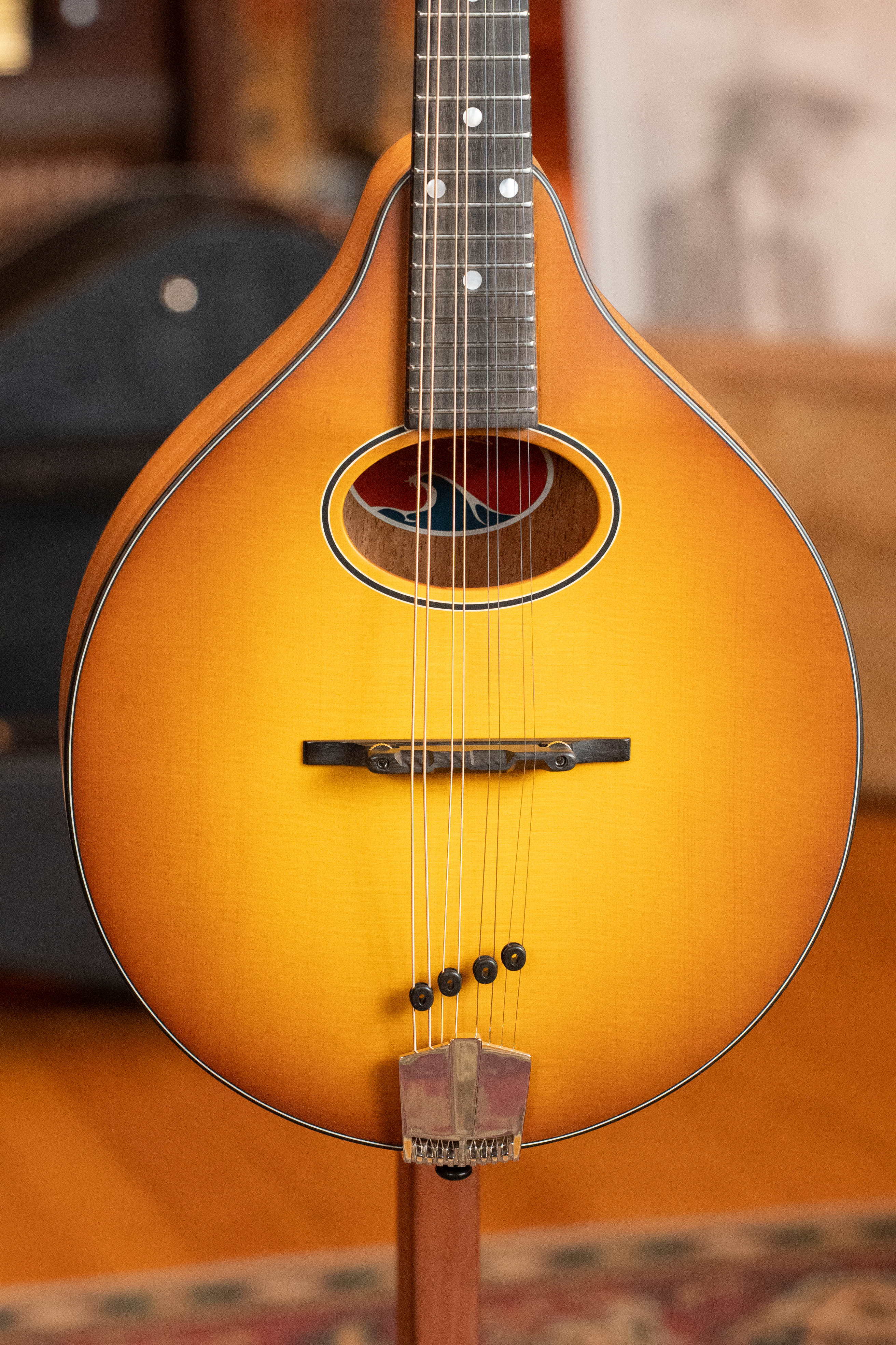 Eastman PCH-M104-GB Solid Spruce/Laminated Mahogany Goldburst Flattop A-Style Mandolin #1636