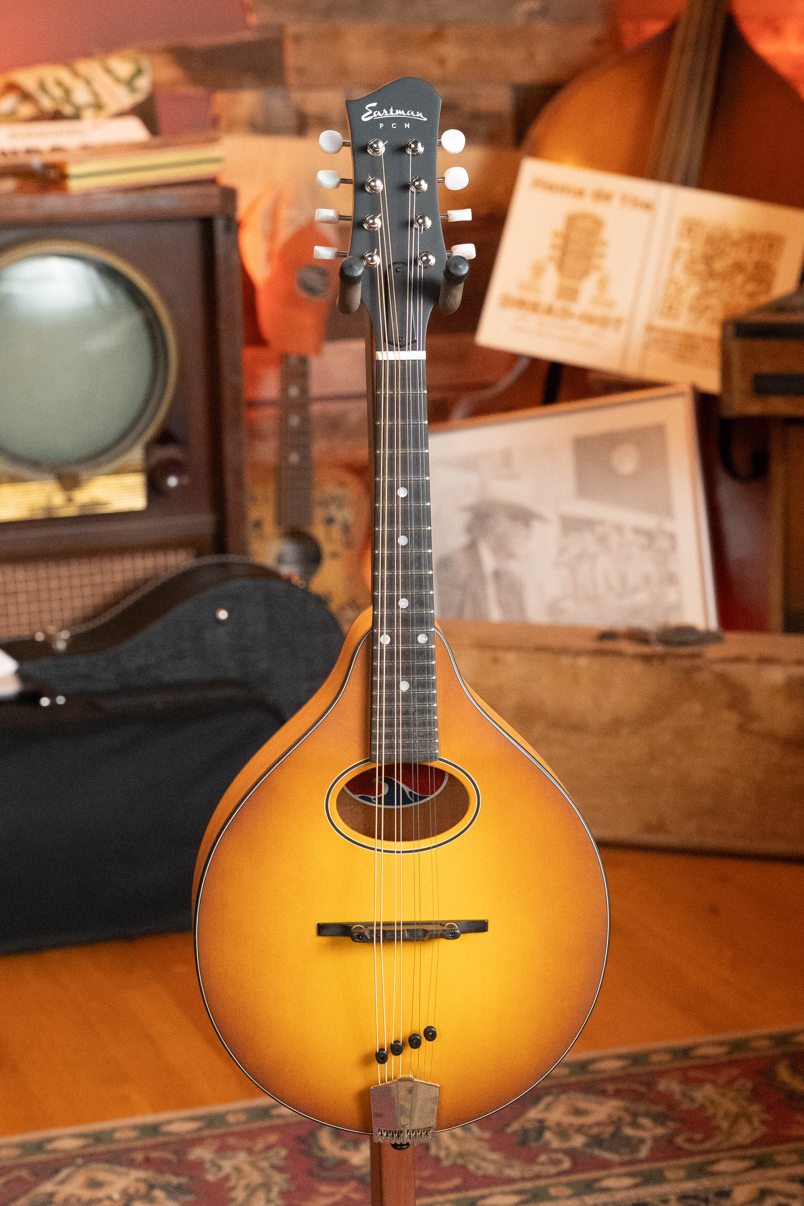 Eastman PCH-M104-GB Solid Spruce/Laminated Mahogany Goldburst Flattop A-Style Mandolin #1637