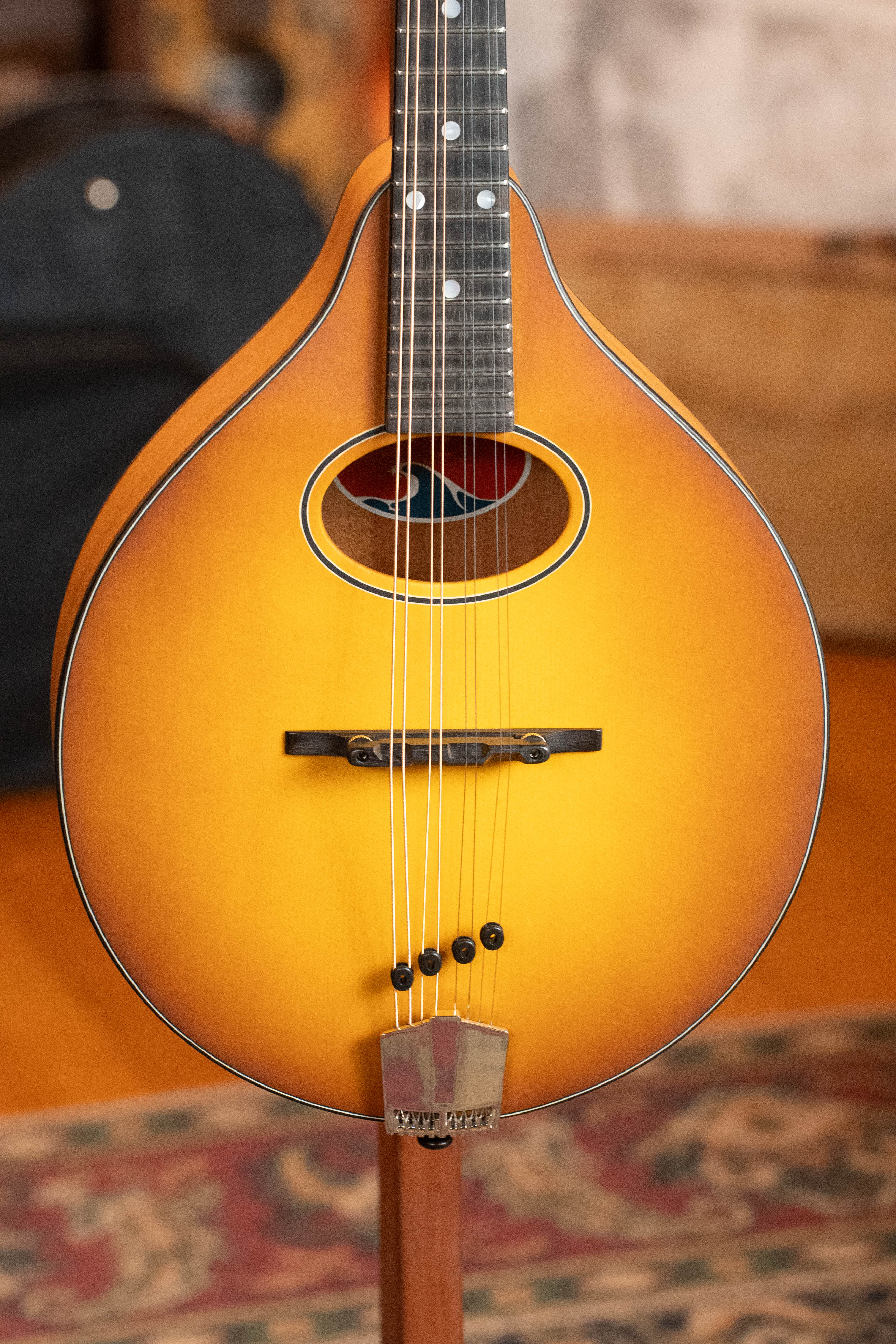 Eastman PCH-M104-GB Solid Spruce/Laminated Mahogany Goldburst Flattop A-Style Mandolin #1637