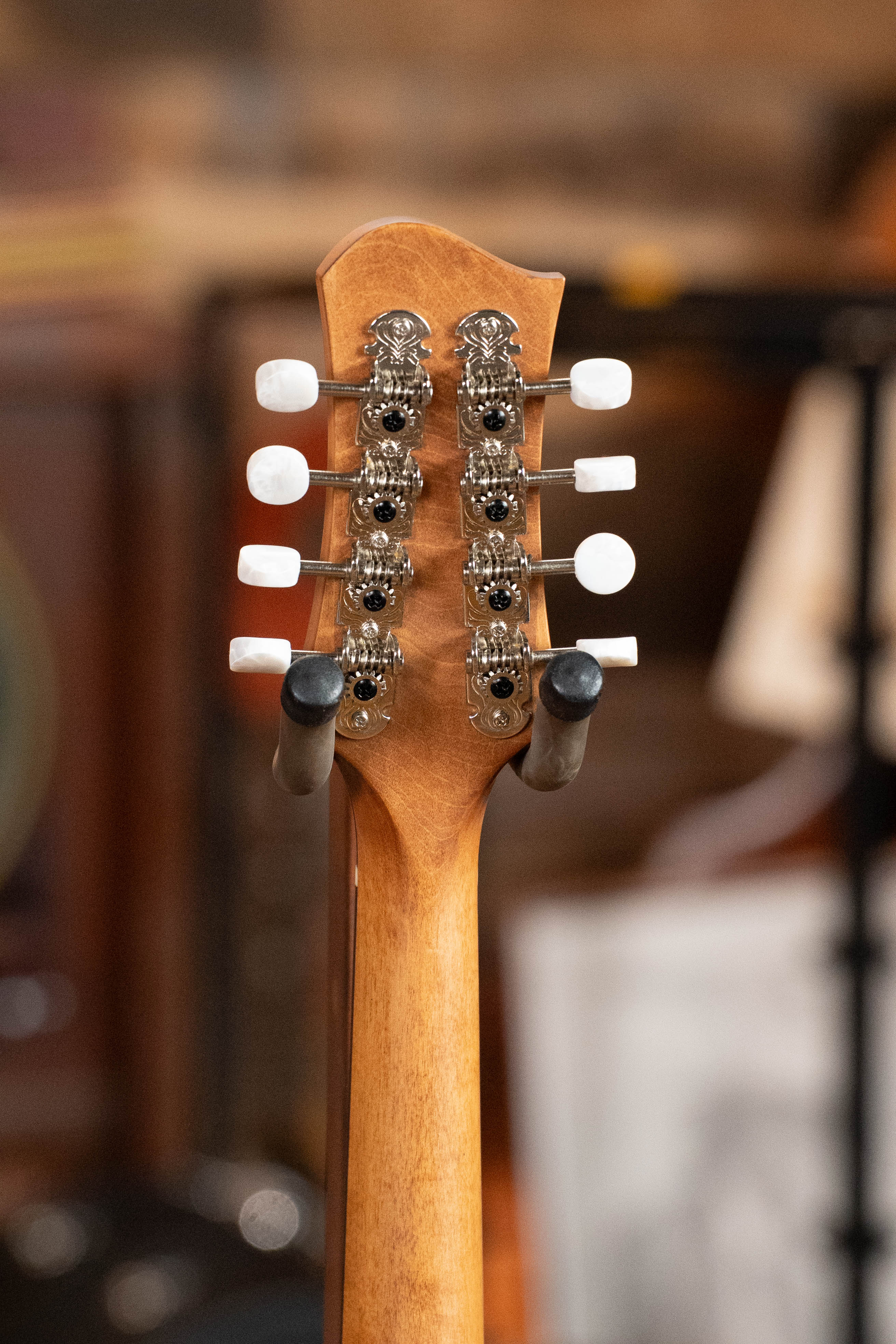 Eastman PCH-M104-GB Solid Spruce/Laminated Mahogany Goldburst Flattop A-Style Mandolin #1880
