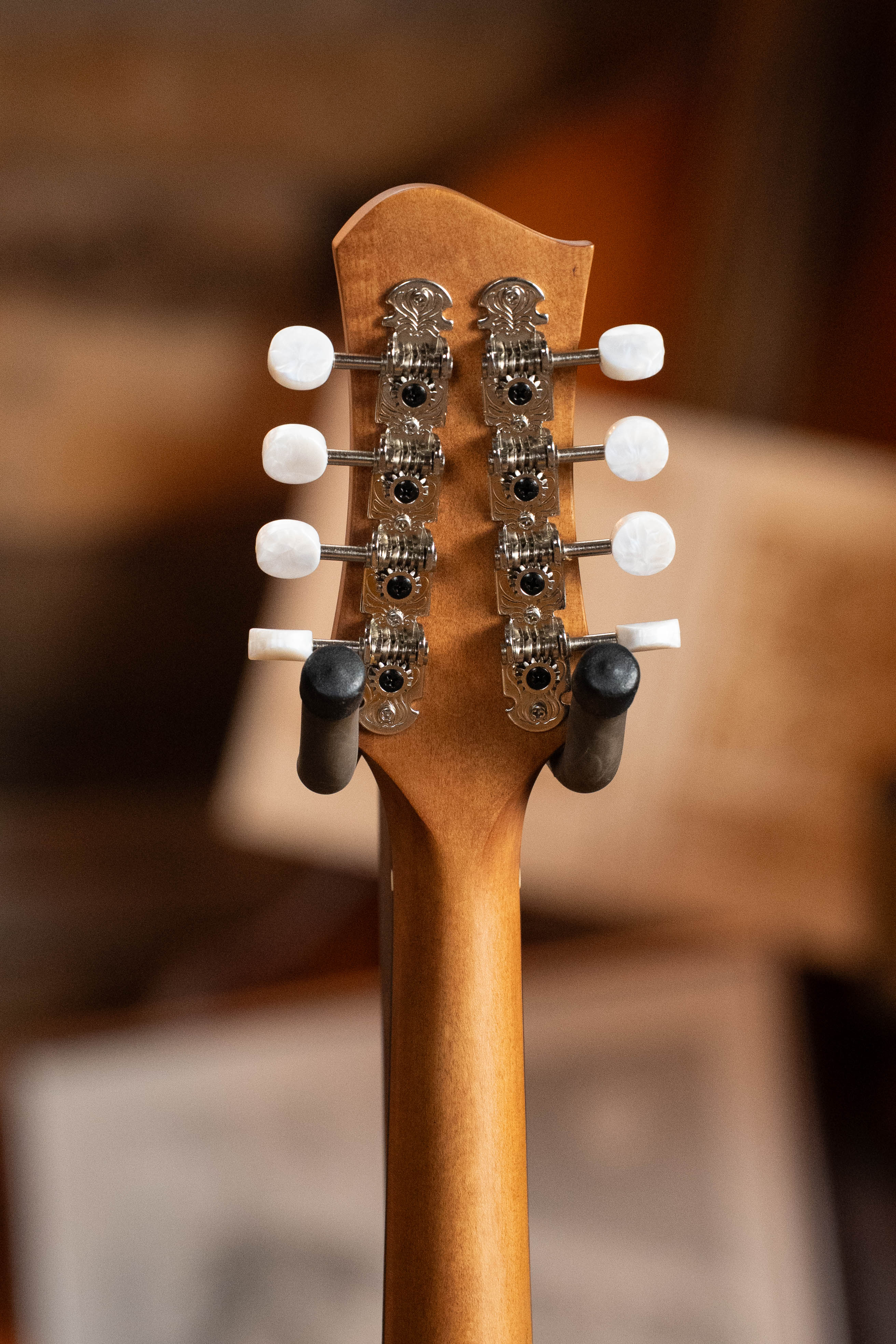 Eastman PCH-M104-NAT Solid Spruce/Laminated Mahogany Natural Flattop A-Style Mandolin #1151