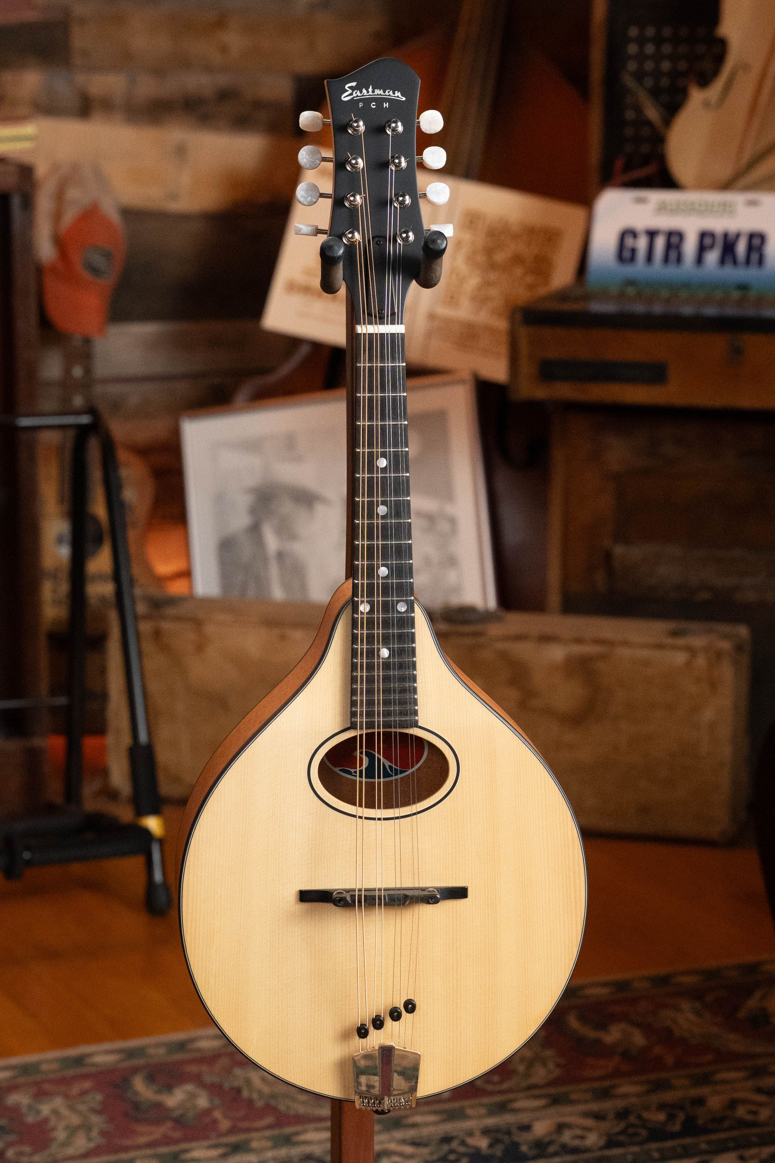 Eastman PCH-M104-NAT Solid Spruce/Laminated Mahogany Natural Flattop A-Style Mandolin #1151