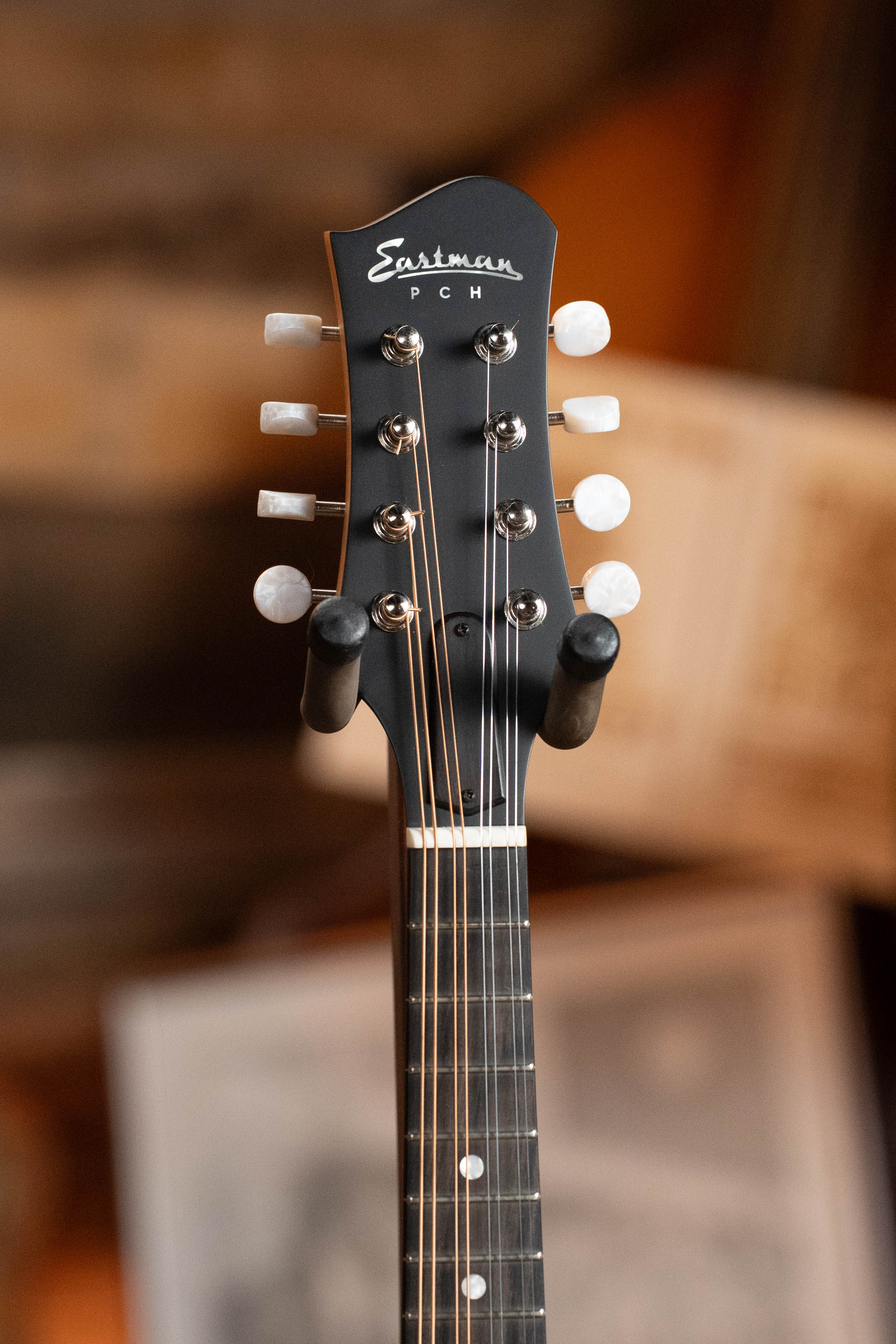 Eastman PCH-M104-NAT Solid Spruce/Laminated Mahogany Natural Flattop A-Style Mandolin #1238