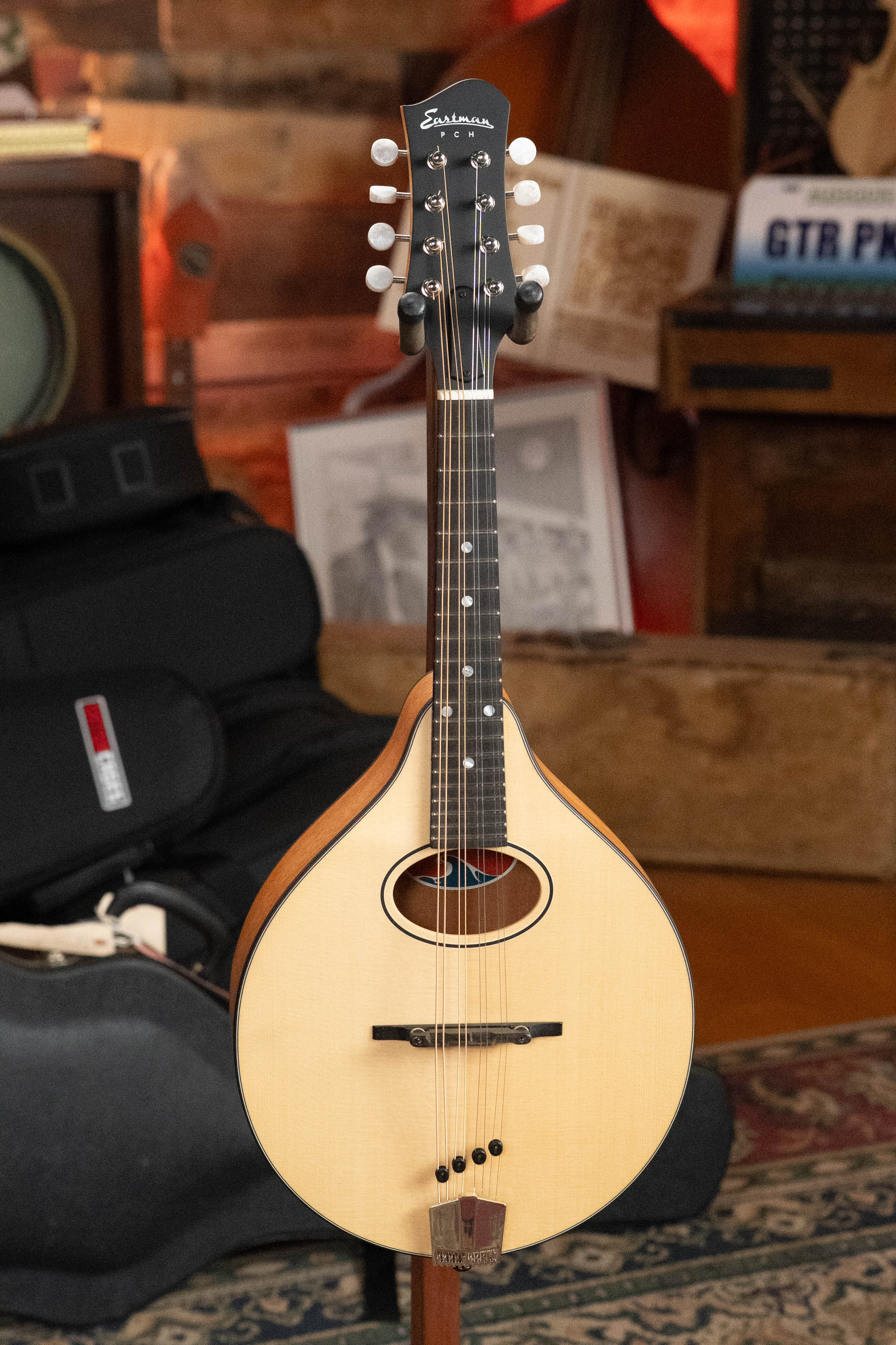 Eastman PCH-M104-NAT Solid Spruce/Laminated Mahogany Natural Flattop A-Style Mandolin #1461