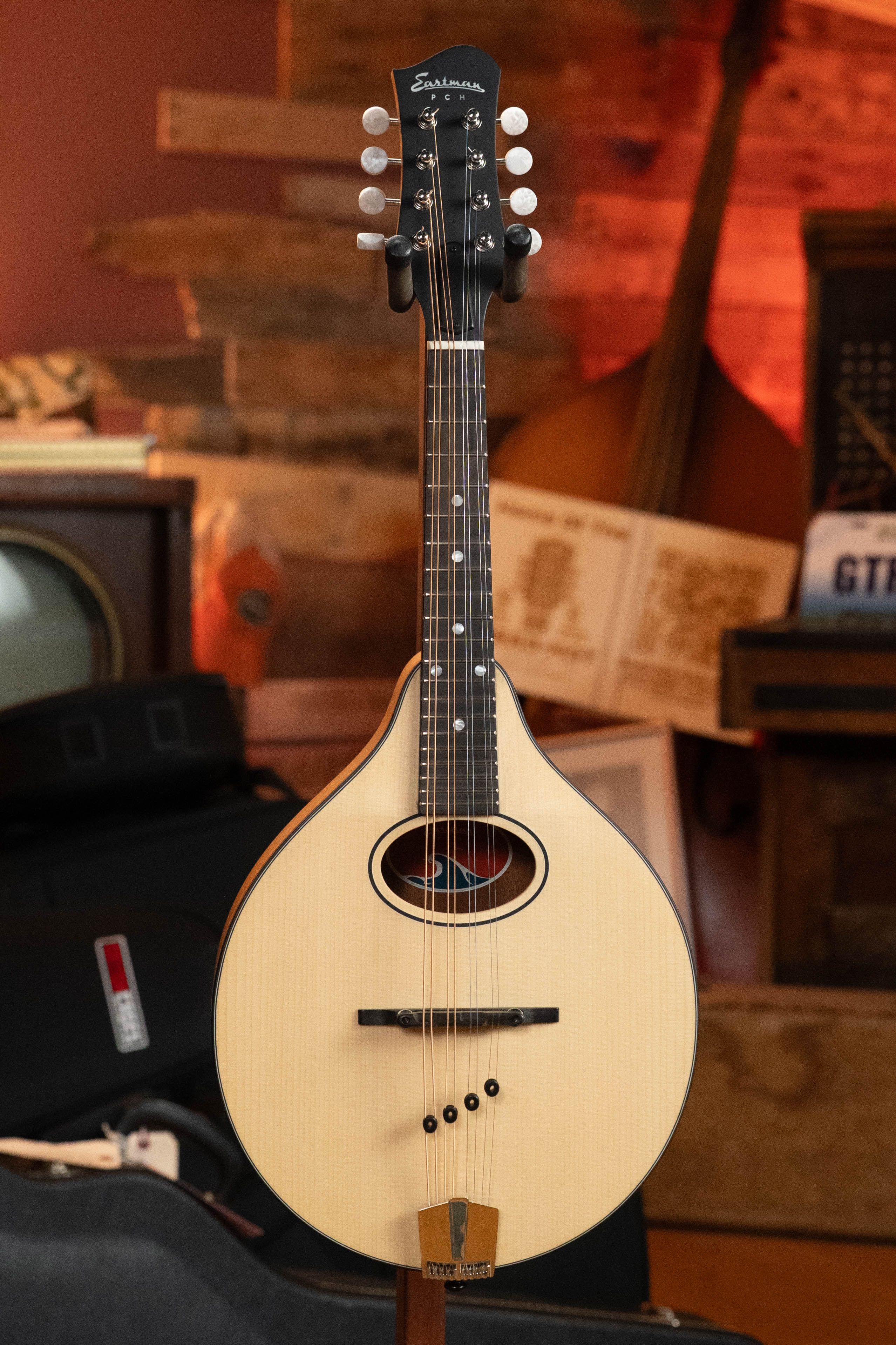 Eastman PCH-M104-NAT Solid Spruce/Laminated Mahogany Natural Flattop A-Style Mandolin #1891