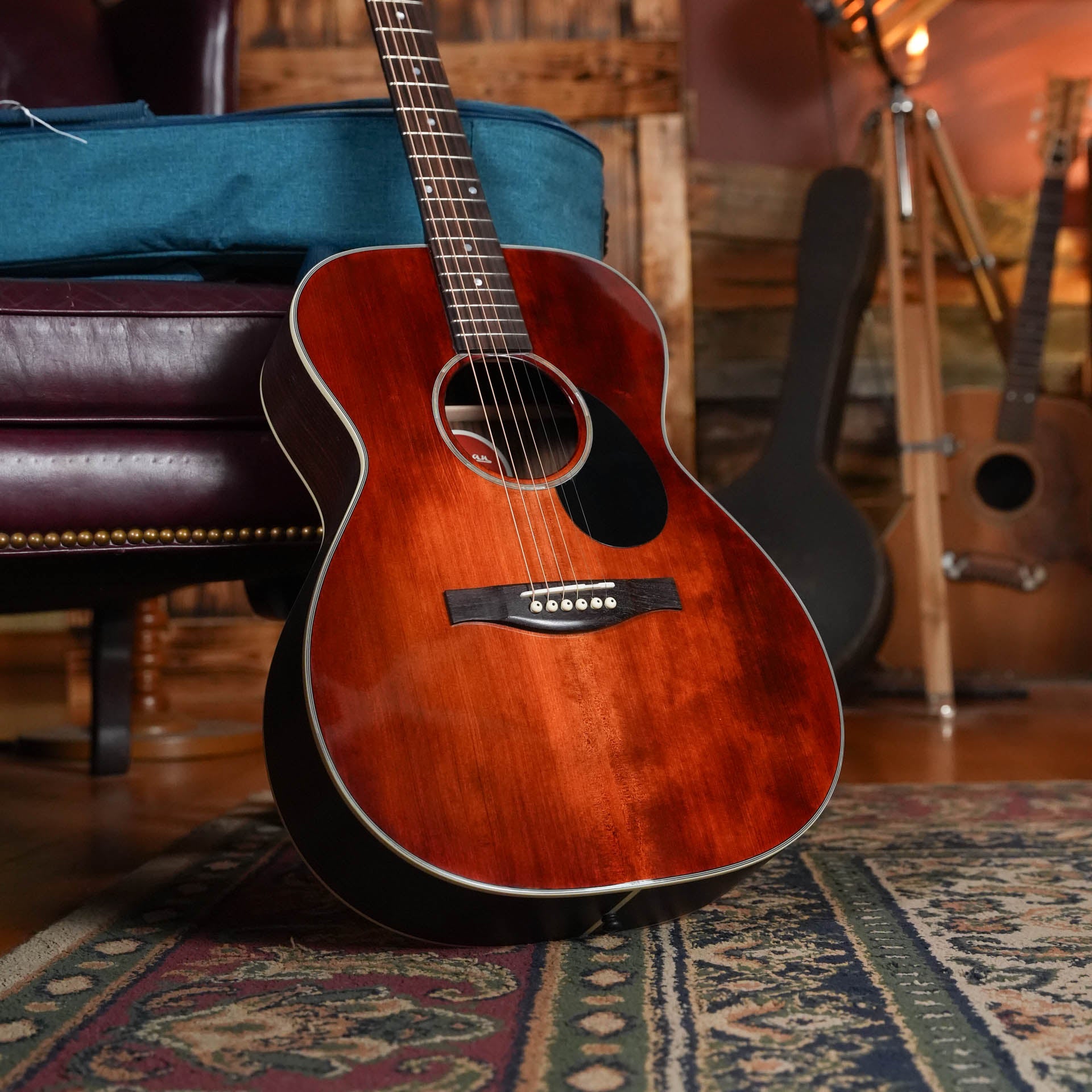 Eastman PCH2-OM-CLA Classic Finish Orchestra Model Acoustic Guitar #4827