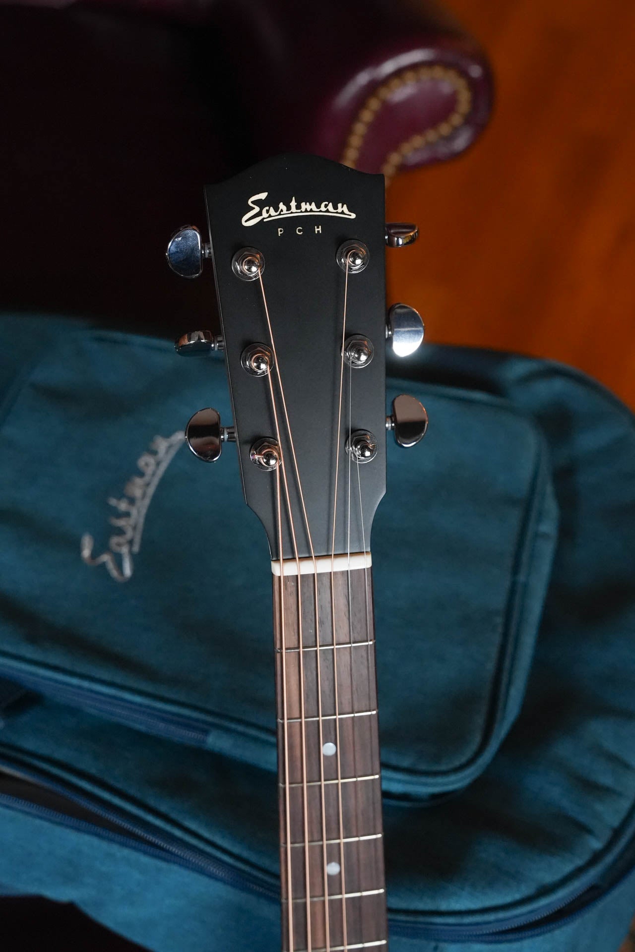 Eastman PCH2-OM-CLA Classic Finish Orchestra Model Acoustic Guitar #4827