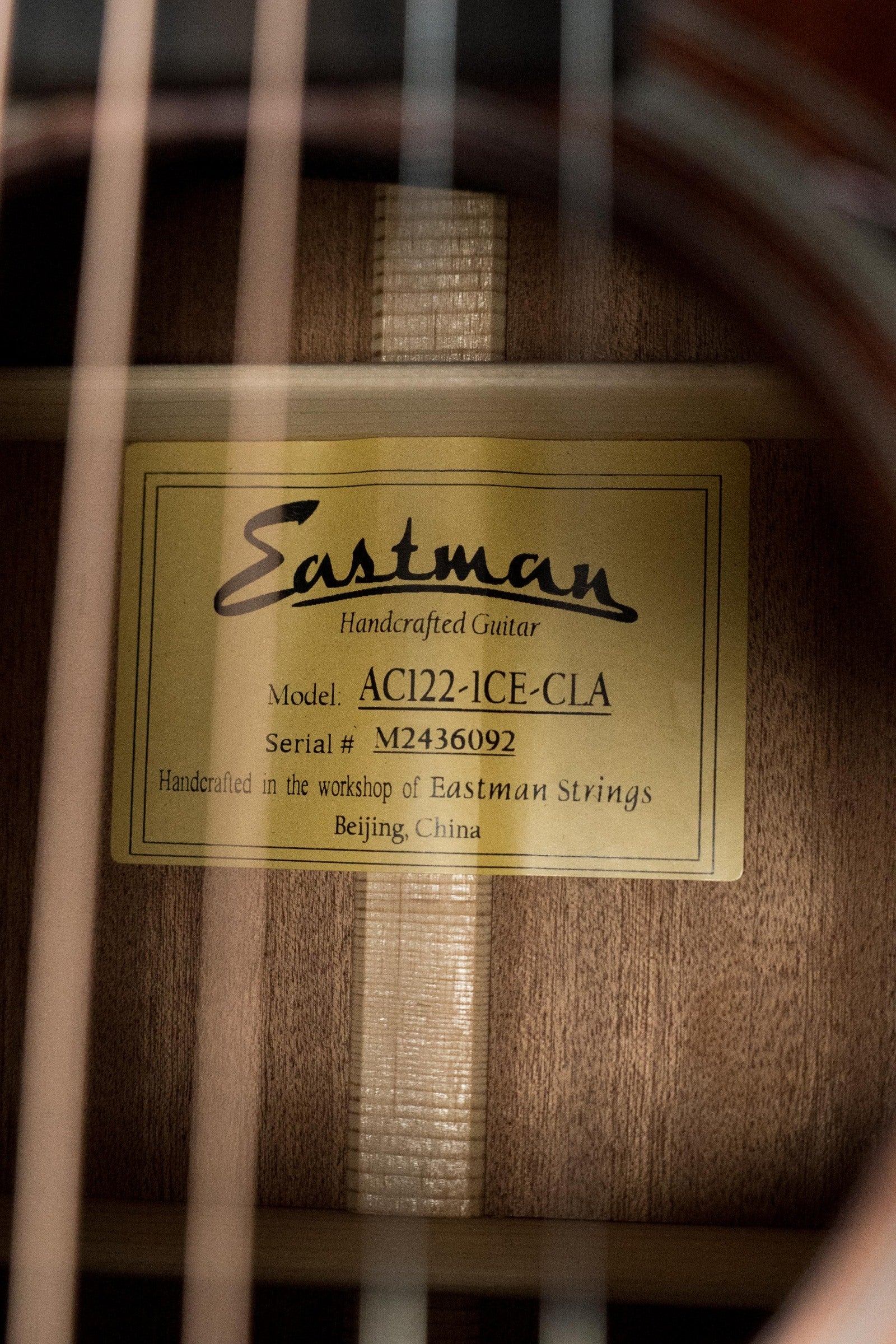 Eastman AC122-1CE-CLA Sitka/Sapele Classic Finish Grand Auditorium Cutaway Guitar w/Fishman Pickup #6092
