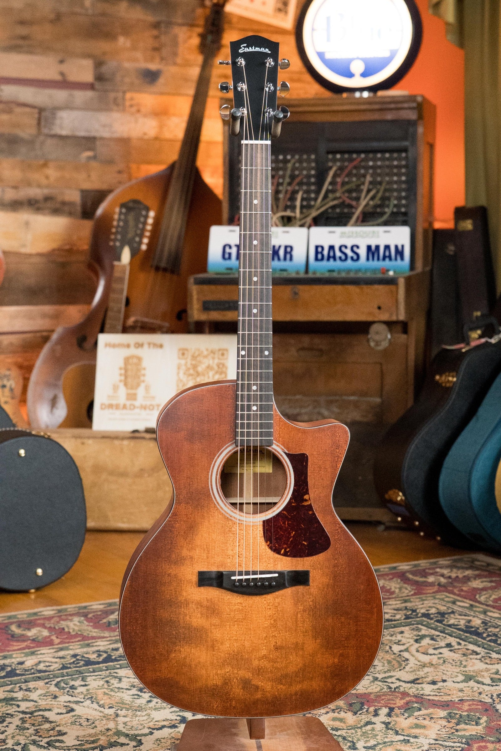 Eastman AC122-1CE-CLA Sitka/Sapele Classic Finish Grand Auditorium Cutaway Guitar w/Fishman Pickup #6092
