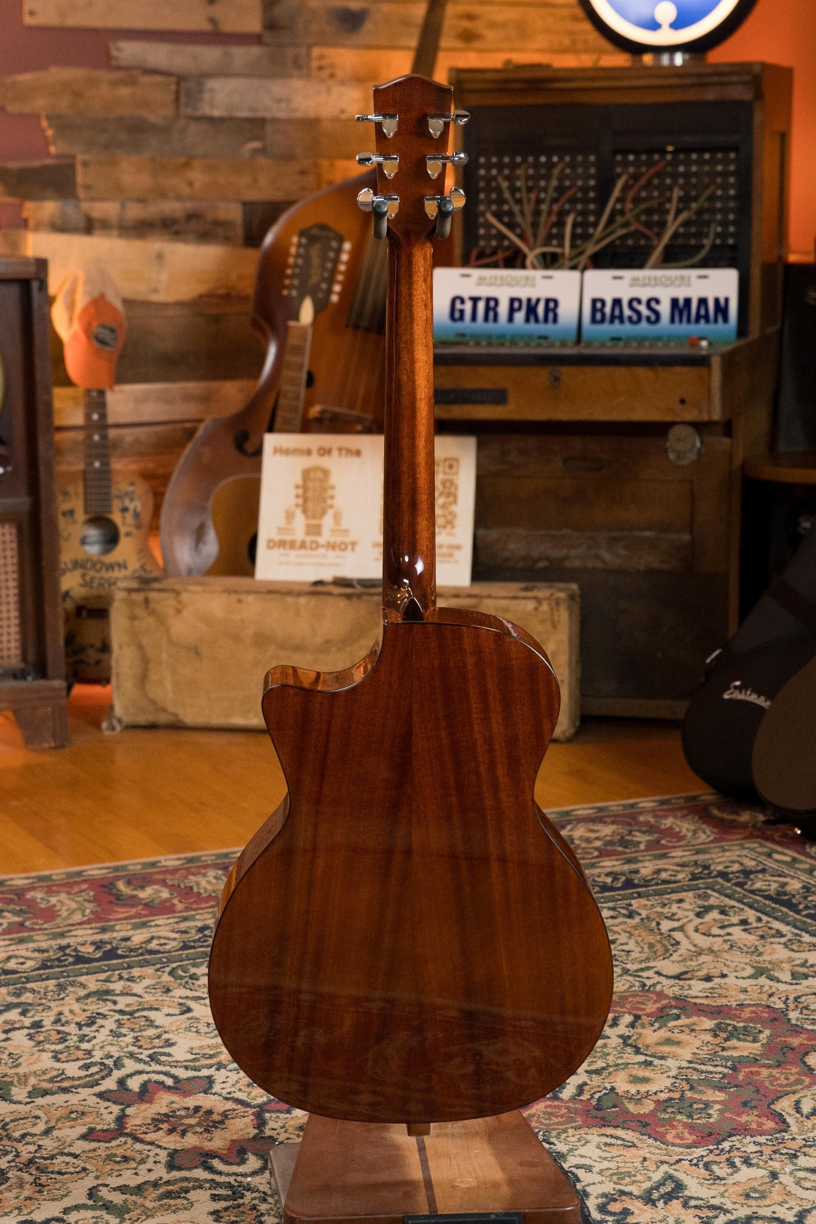 Eastman AC122-1CE-DLX Sitka/Sapele Cutaway Acoustic/Electric Guitar w/ Fishman Pickup #2557