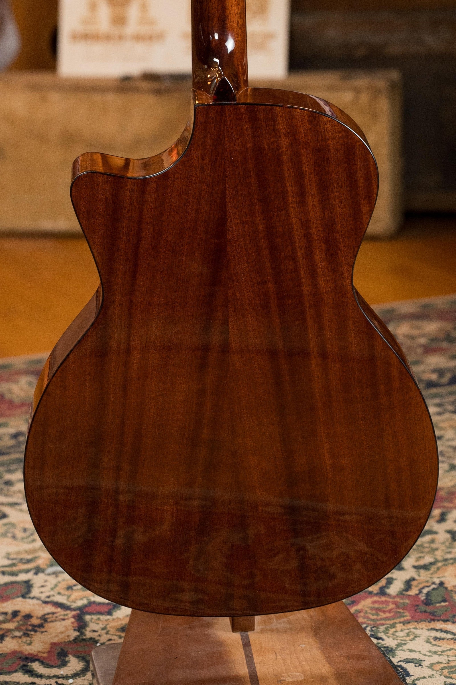 Eastman AC122-1CE-DLX Sitka/Sapele Cutaway Acoustic/Electric Guitar w/ Fishman Pickup #2557