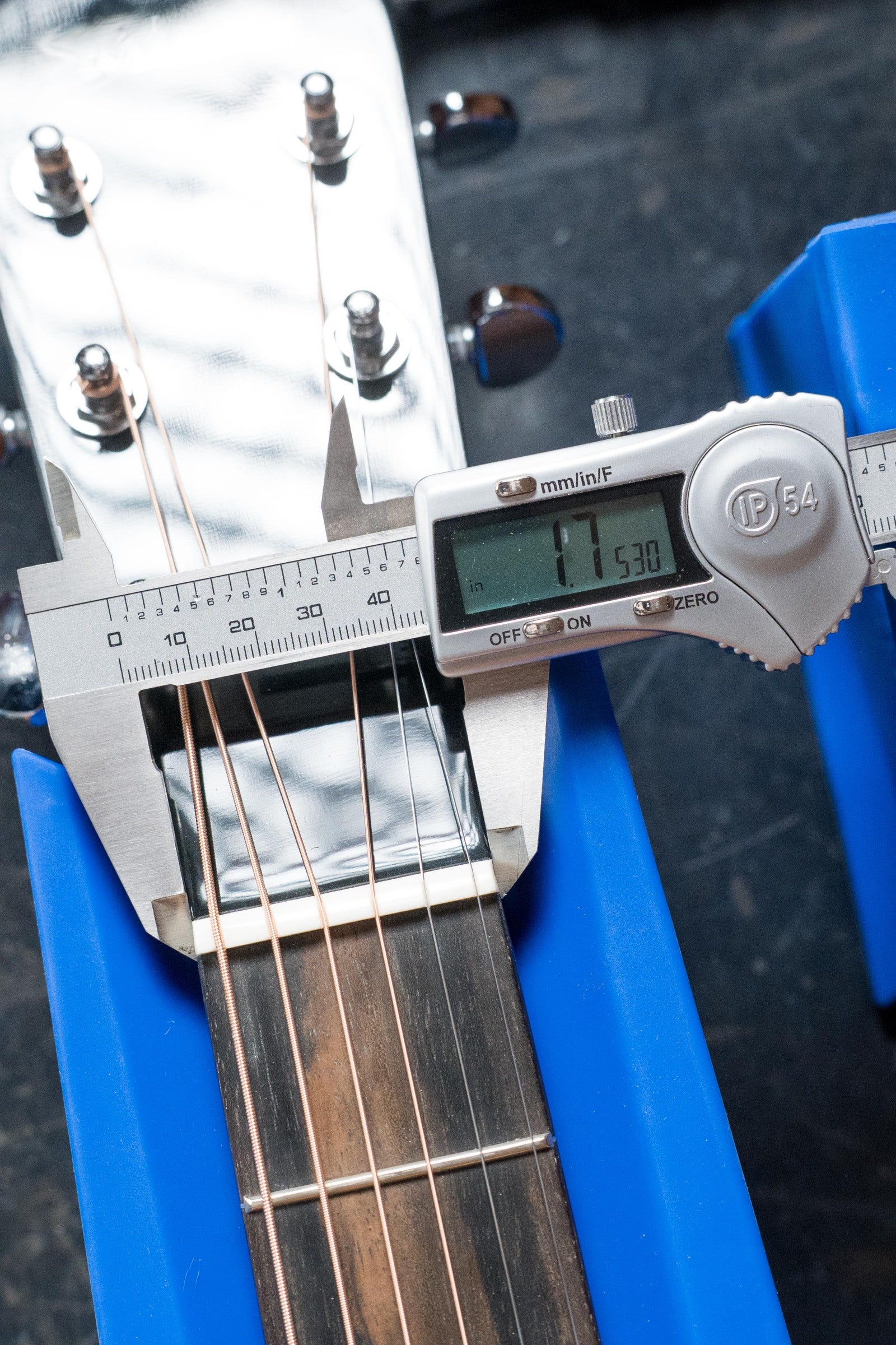 Eastman AC122-1CE-DLX Sitka/Sapele Cutaway Acoustic/Electric Guitar w/ Fishman Pickup #2557