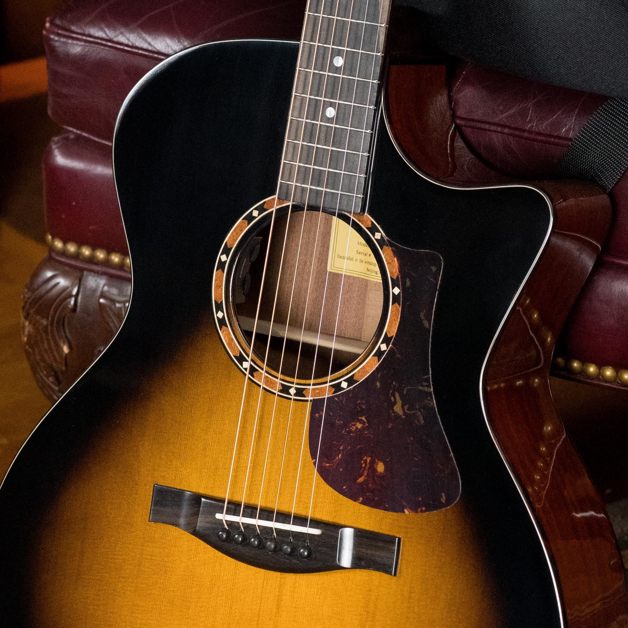 Eastman AC122-2CE-DLX-SB Cedar/Sapele Sunburst Cutaway Grand Auditorium Guitar w/Fishman Pickup #6709