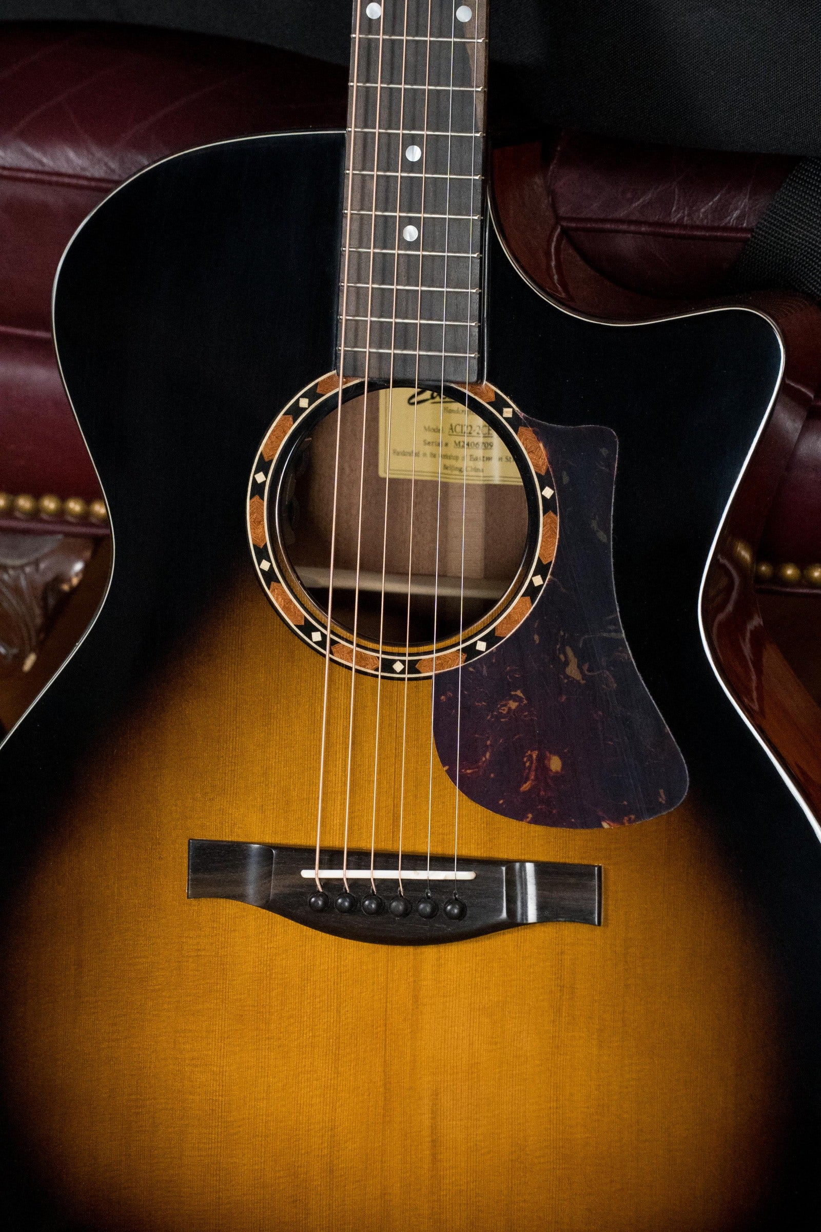 Eastman AC122-2CE-DLX-SB Cedar/Sapele Sunburst Cutaway Grand Auditorium Guitar w/Fishman Pickup #6709