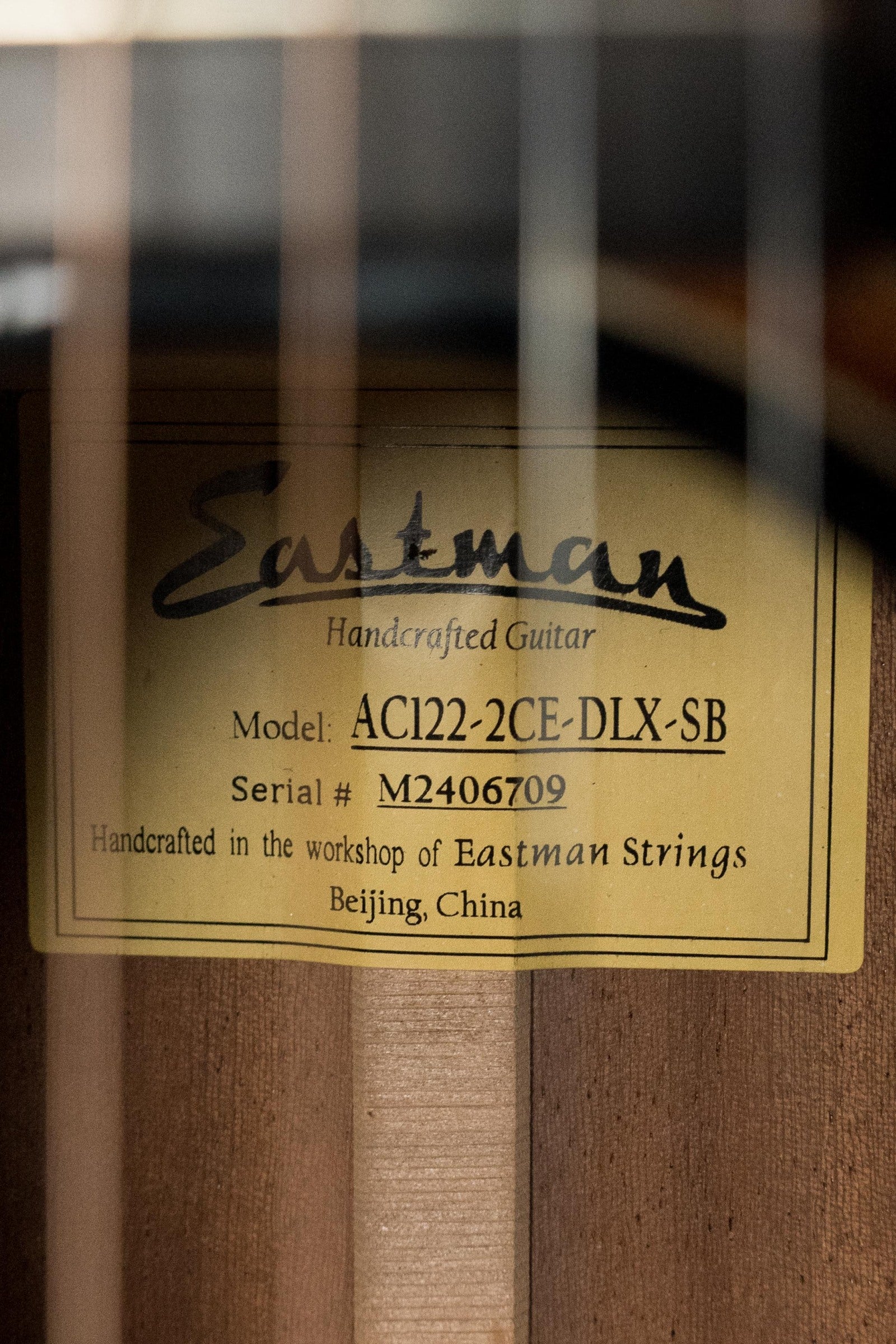 Eastman AC122-2CE-DLX-SB Cedar/Sapele Sunburst Cutaway Grand Auditorium Guitar w/Fishman Pickup #6709