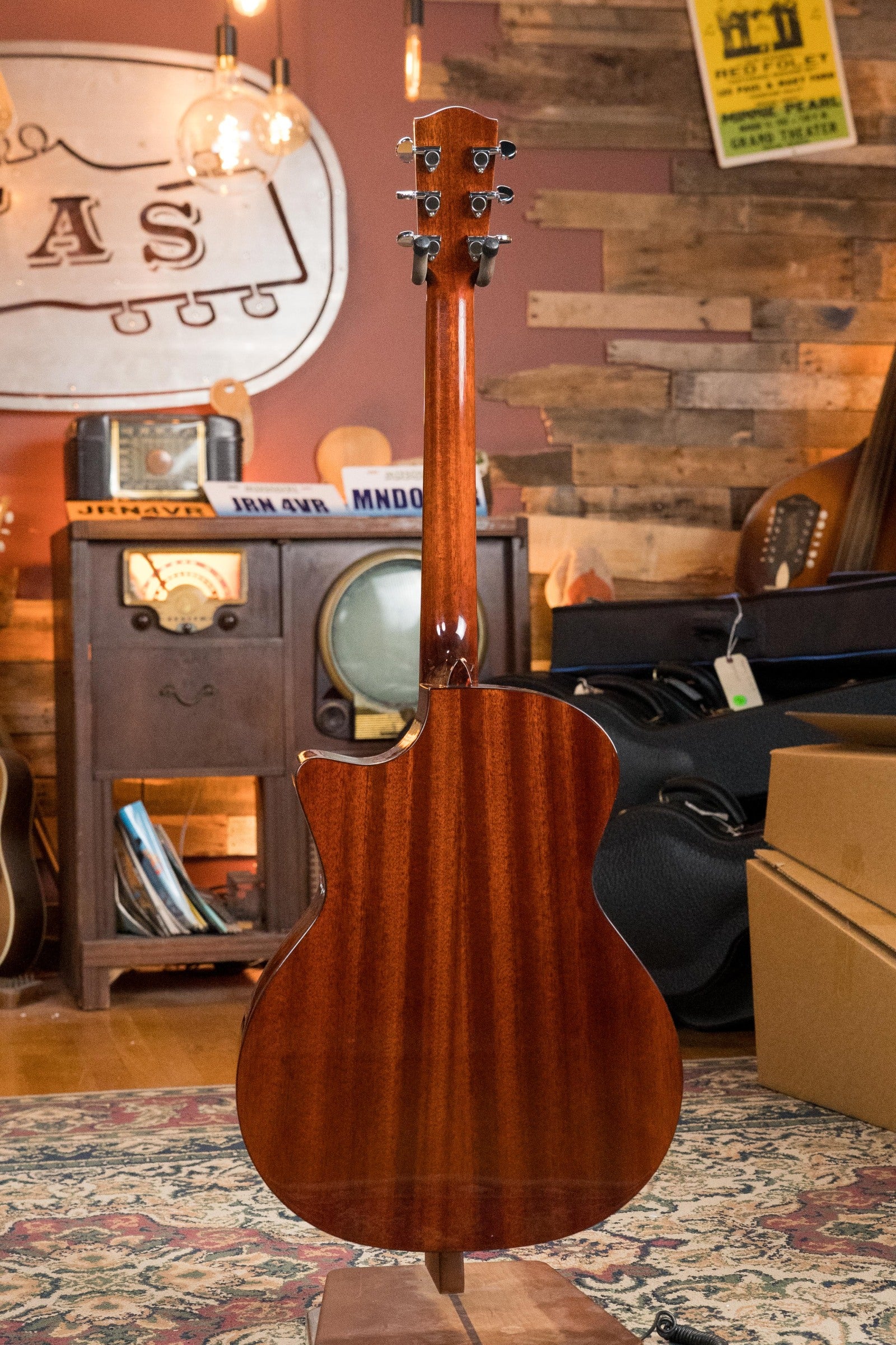 Eastman AC122-2CE-DLX-SB Cedar/Sapele Sunburst Cutaway Grand Auditorium Guitar w/Fishman Pickup #6709