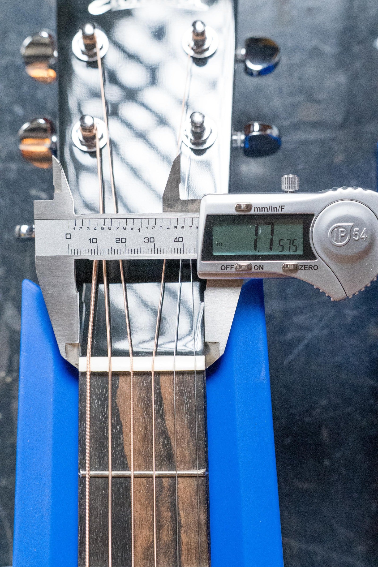 Eastman AC122-2CE-DLX-SB Cedar/Sapele Sunburst Cutaway Grand Auditorium Guitar w/Fishman Pickup #6709