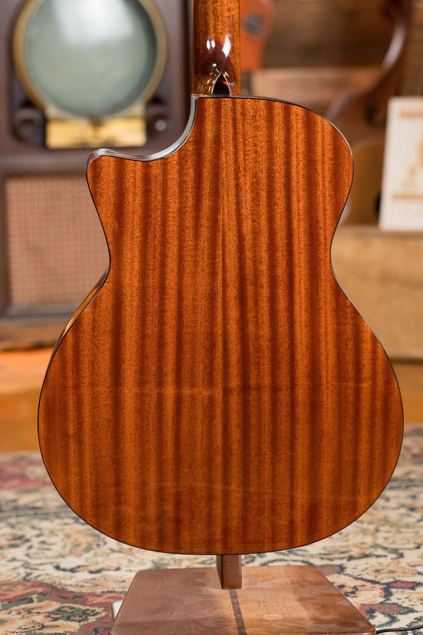 Eastman AC122-2CE-DLX-SB Cedar/Sapele Sunburst Cutaway Grand Auditorium Guitar w/Fishman Pickup #6710