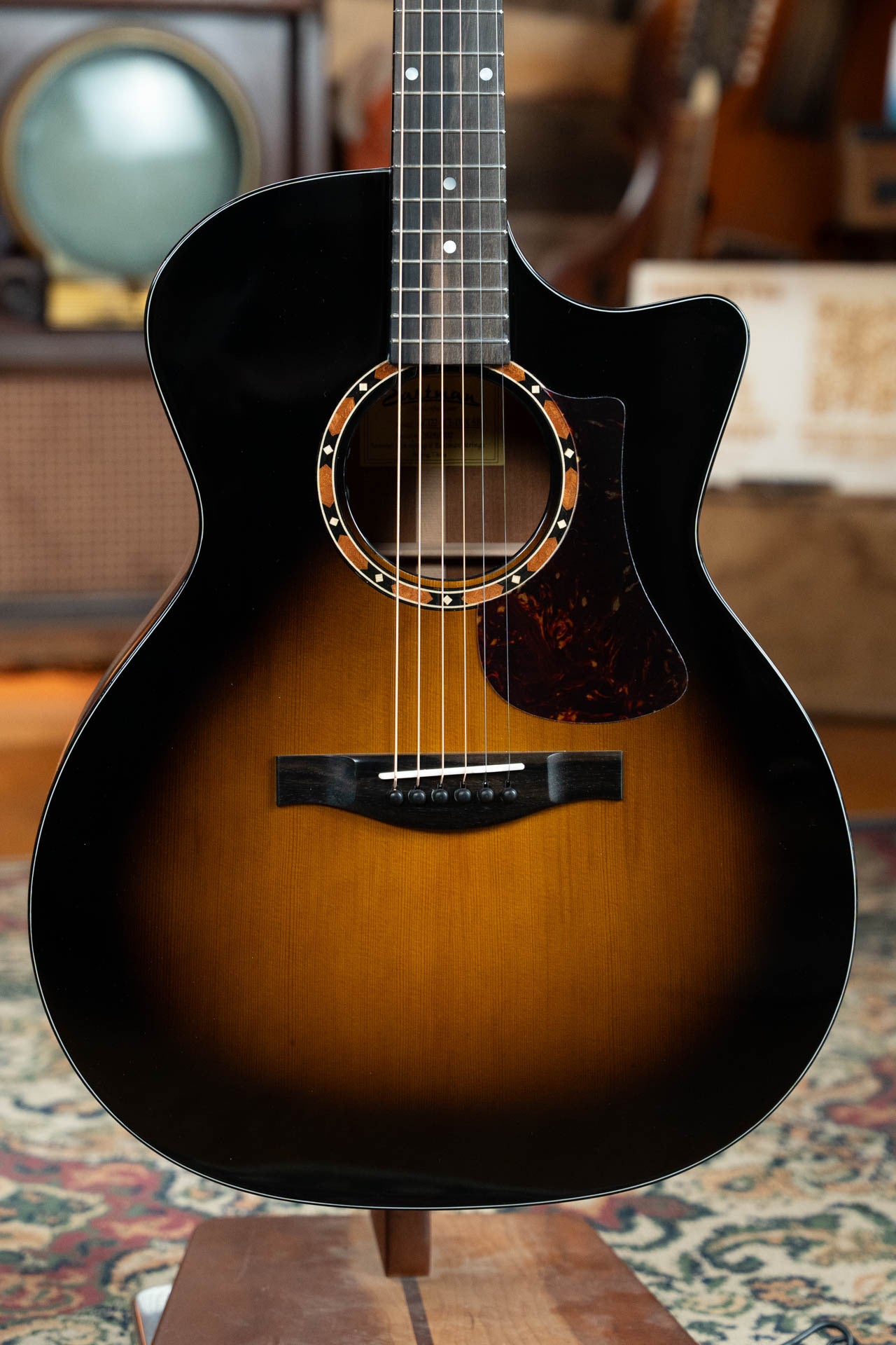 Eastman AC122-2CE-DLX-SB Cedar/Sapele Sunburst Cutaway Grand Auditorium Guitar w/Fishman Pickup #7537