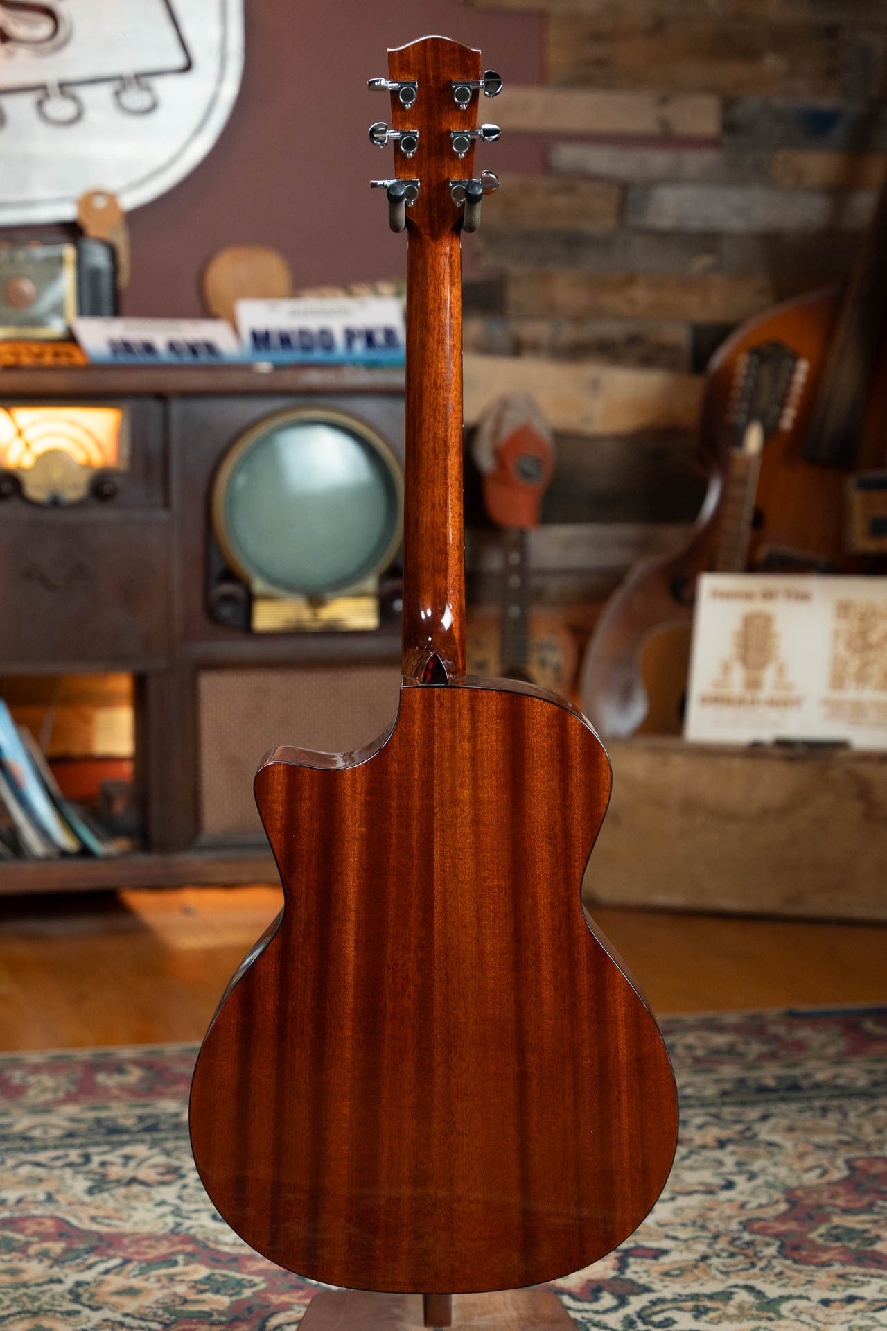 Eastman AC122-2CE-DLX-SB Cedar/Sapele Sunburst Cutaway Grand Auditorium Guitar w/Fishman Pickup #7537