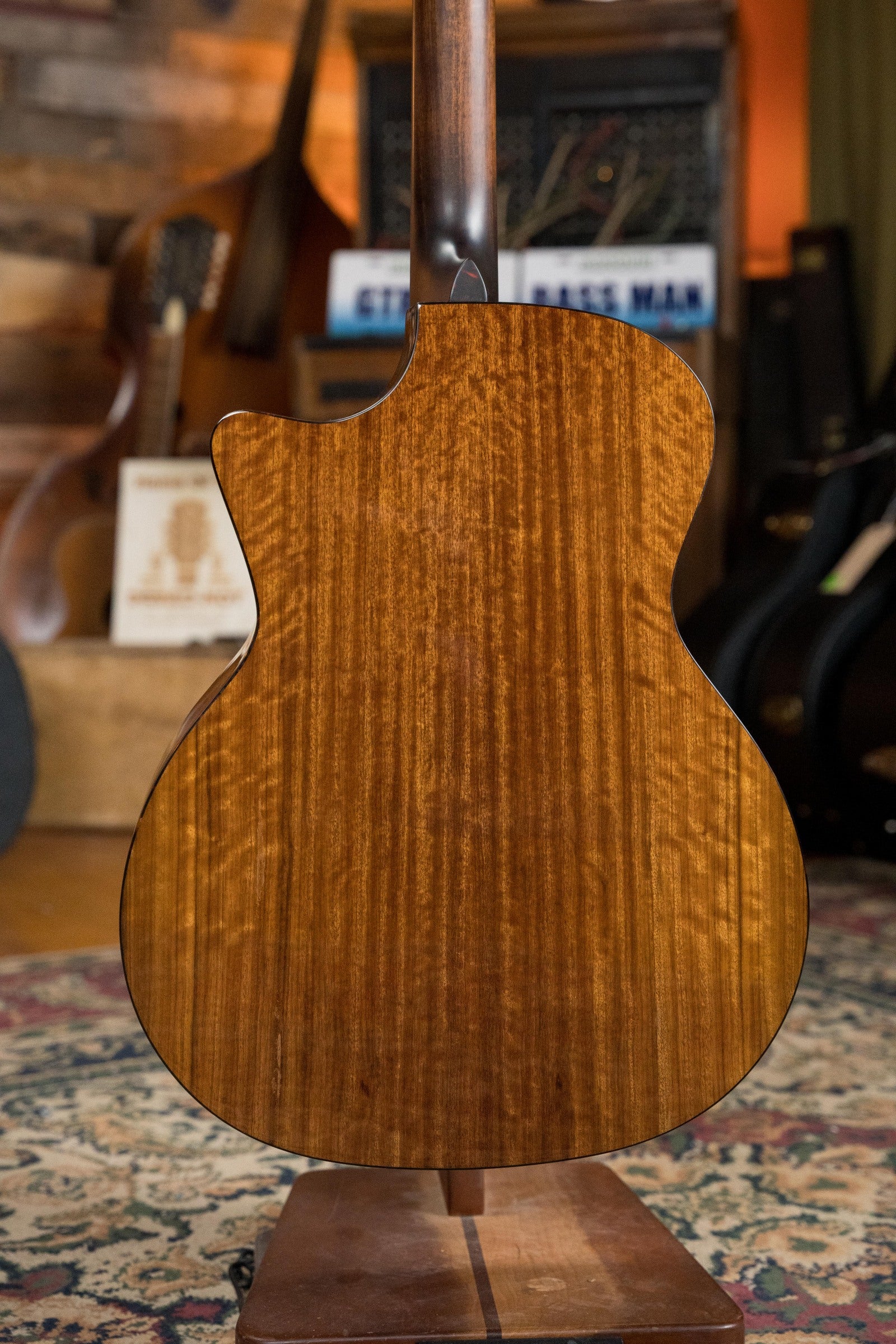 Eastman AC222CE-DLX-GB Sitka/Ovangkol Goldburst Cutaway Grand Auditorium Guitar w/Fishman Pickup #2734
