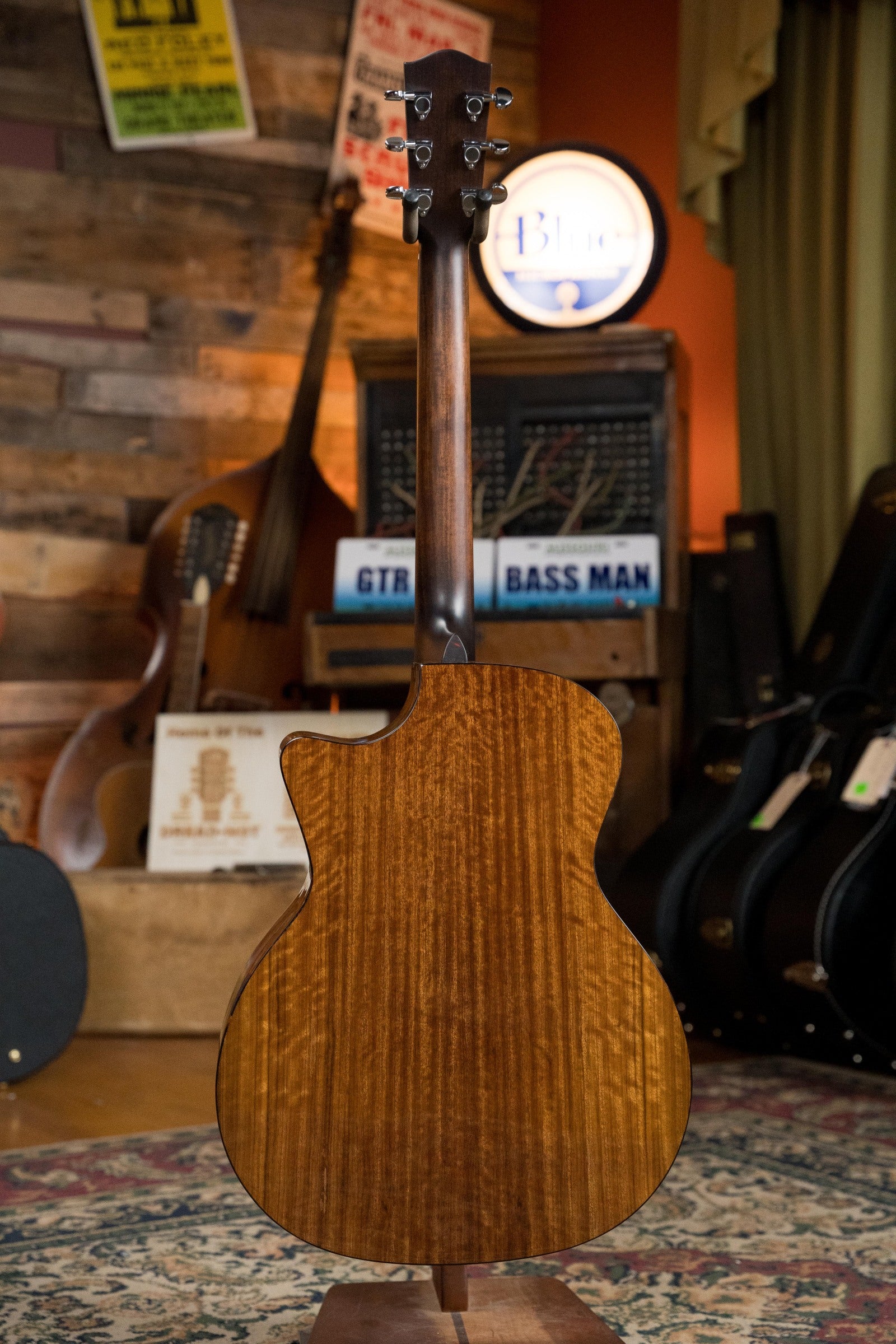 Eastman AC222CE-DLX-GB Sitka/Ovangkol Goldburst Cutaway Grand Auditorium Guitar w/Fishman Pickup #2734