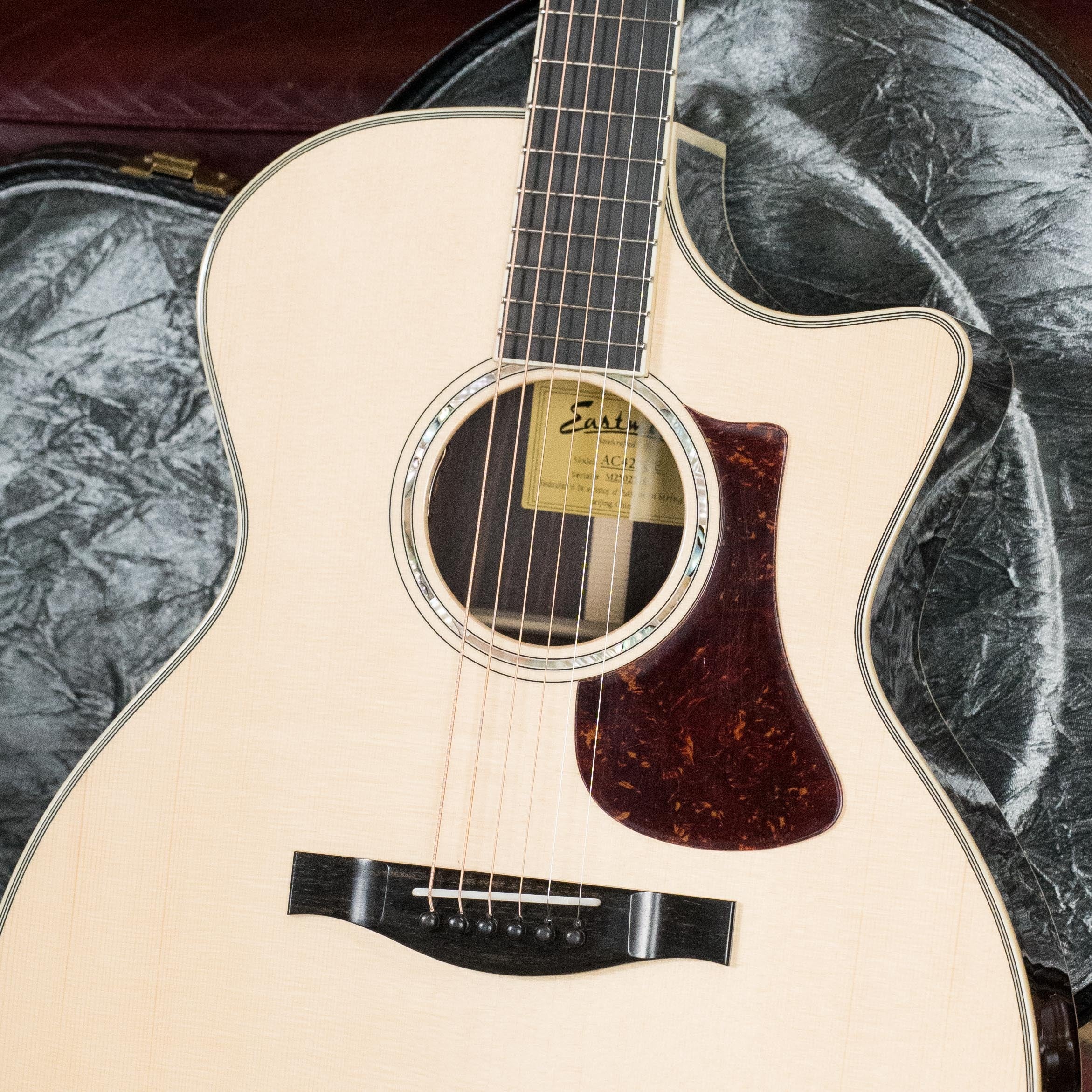 Eastman AC422CE Sitka/Rosewood Cutaway Grand Auditorium Guitar w/LR Baggs Pickup #2584