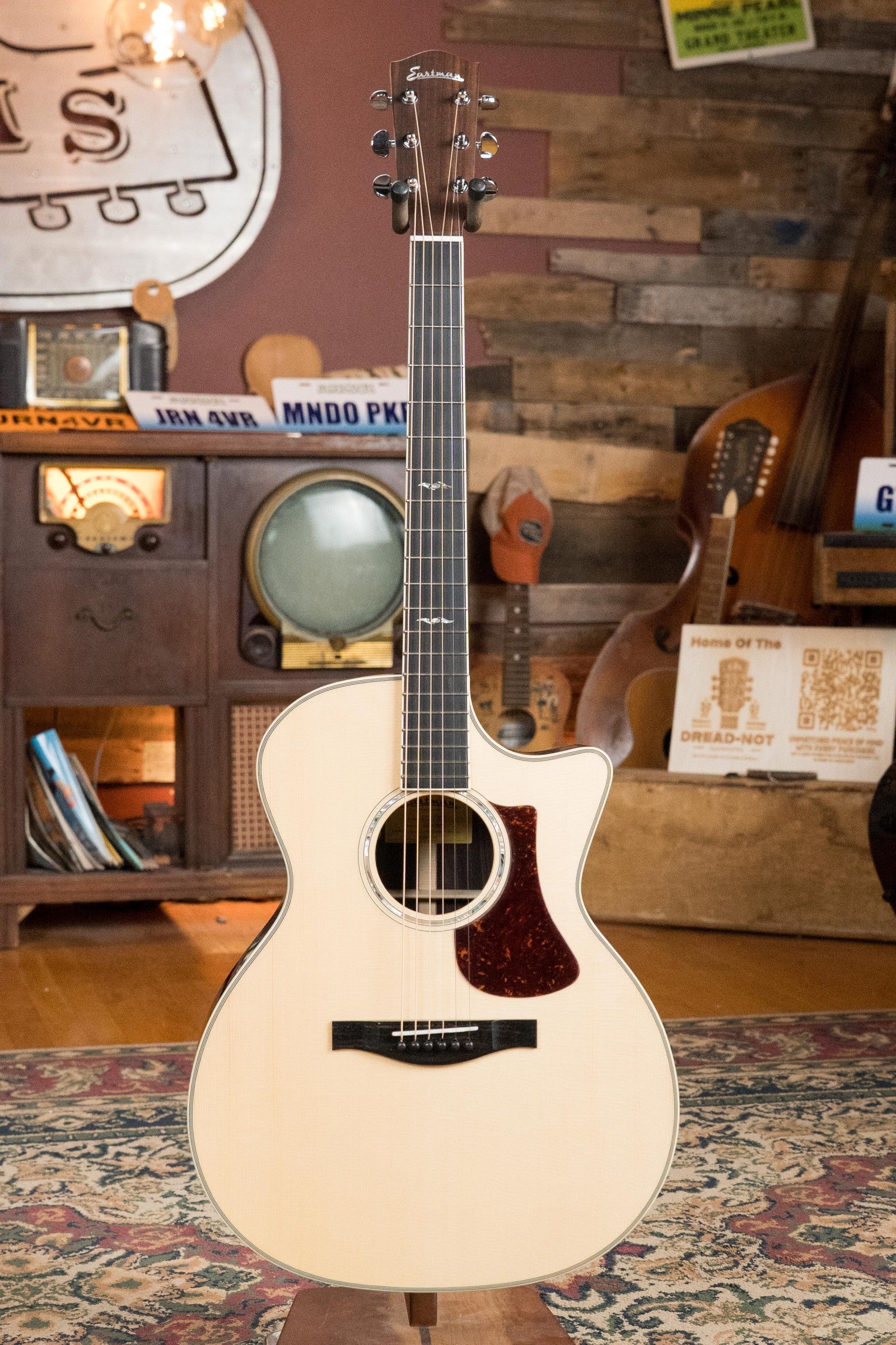 Eastman AC422CE Sitka/Rosewood Cutaway Grand Auditorium Guitar w/LR Baggs Pickup #2584