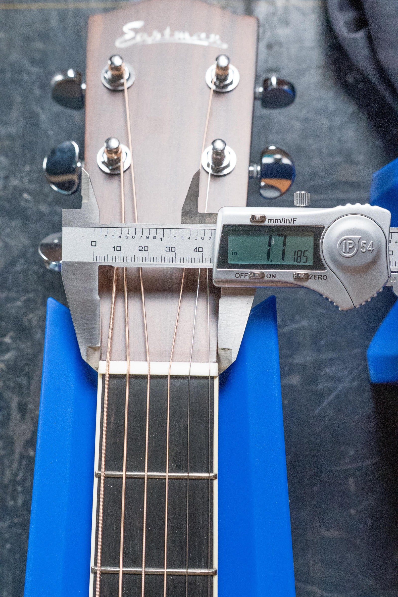 Eastman AC422CE Sitka/Rosewood Cutaway Grand Auditorium Guitar w/LR Baggs Pickup #2584