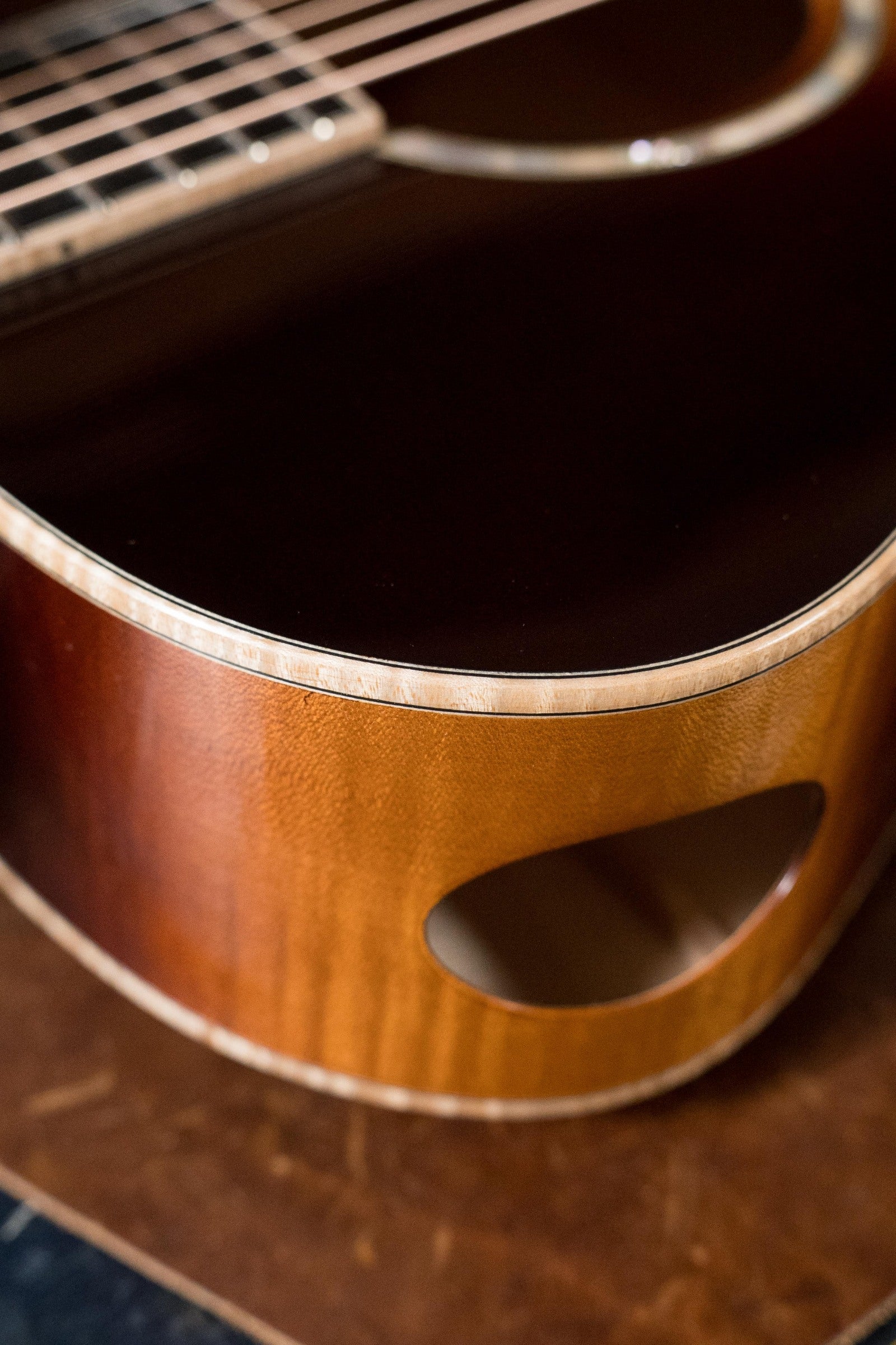 Eastman AC622CE-SB European Spruce/Flamed Maple Grand Auditorium Sunburst Guitar w/Soundport, Chamfered Edge, and LR Baggs Pickup #8239