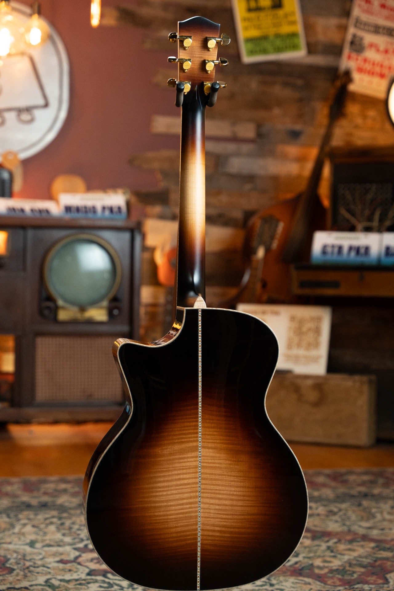 Eastman AC622CE-SB European Spruce/Flamed Maple Sunburst Guitar w/Soundport, Chamfered Edge, and LR Baggs Pickup #8242