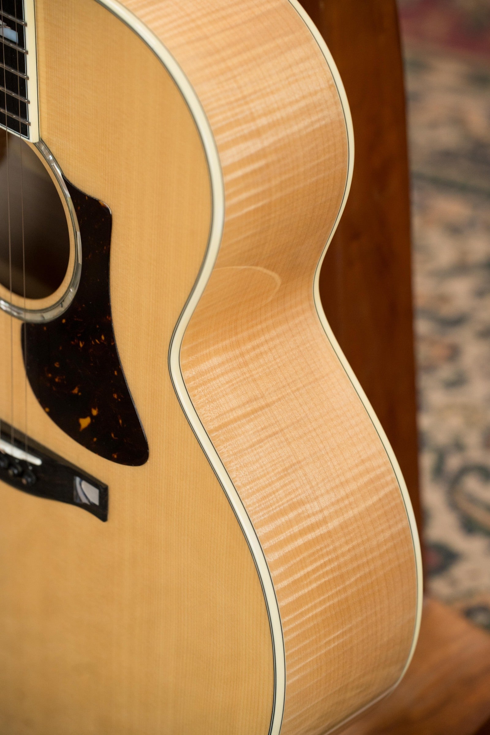 Eastman AC630-BD Engelmann Spruce/Flamed Maple Blonde Jumbo Acoustic Guitar #5381