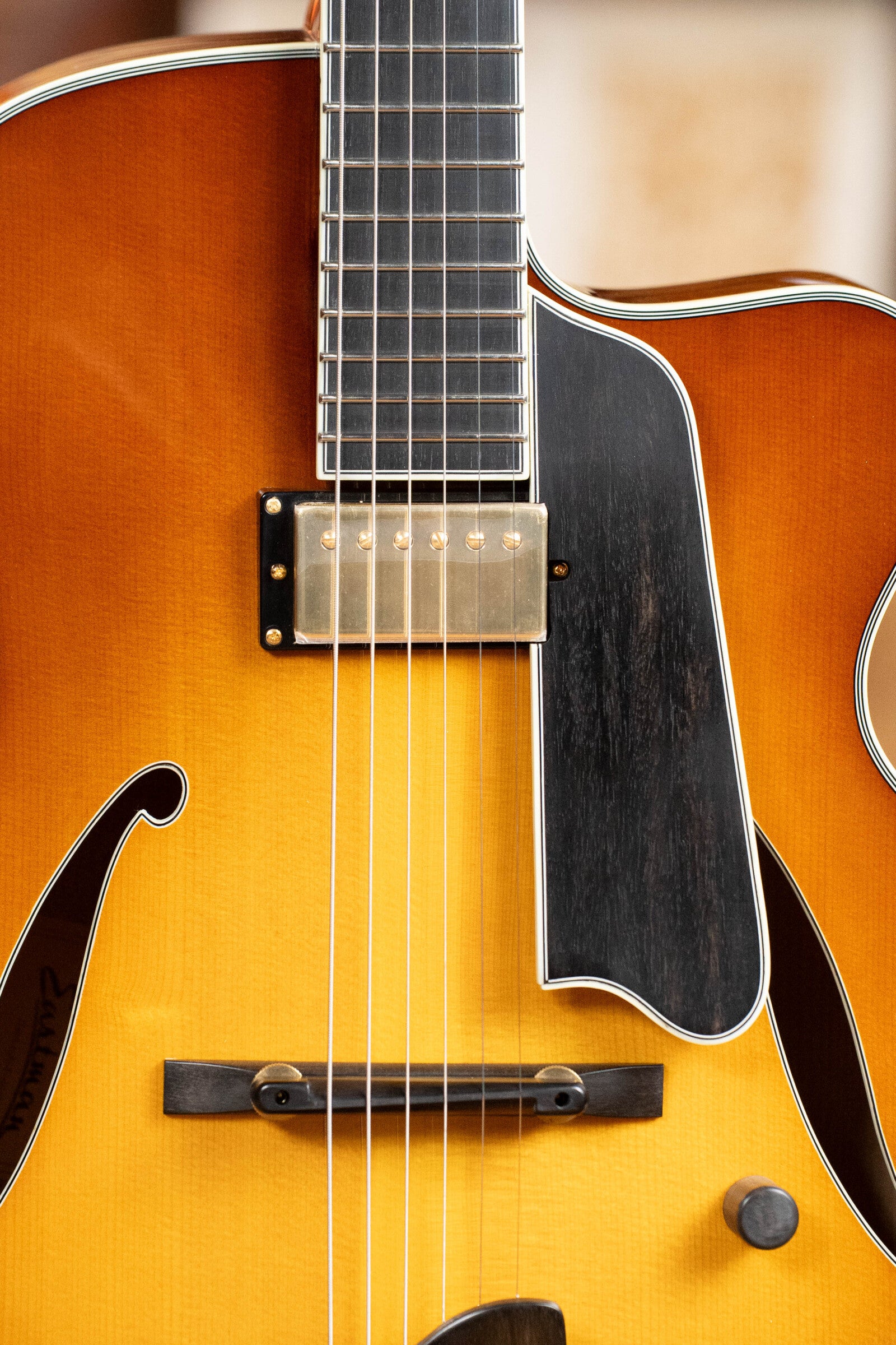 Eastman AR805CE-GB Spruce/Maple Goldburst Guitar w/Lollar Pickup #0933