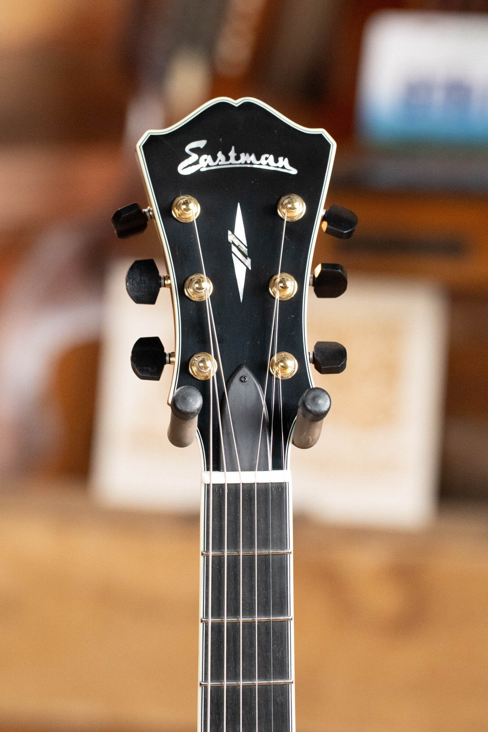 Eastman AR805CE-GB Spruce/Maple Goldburst Guitar w/Lollar Pickup #0933