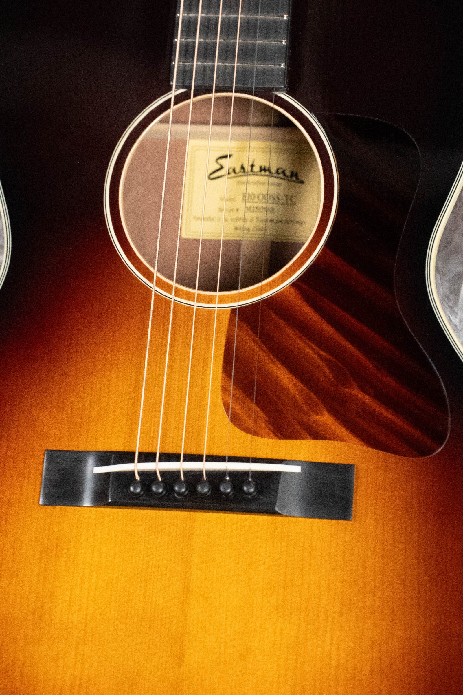 Eastman E10OOSS-TC Thermo-Cured Adirondack/Mahogany OO Slope Shoulder Sunburst Acoustic Guitar #7001
