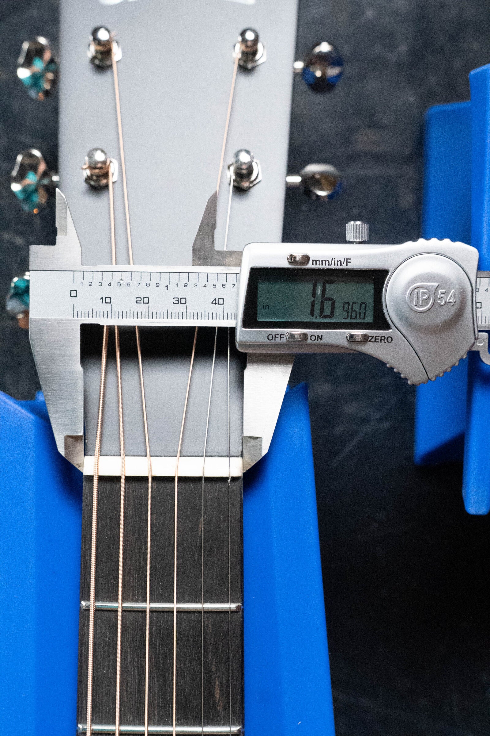 Eastman E10OOSS-TC Thermo-Cured Adirondack/Mahogany OO Slope Shoulder Sunburst Acoustic Guitar #7001