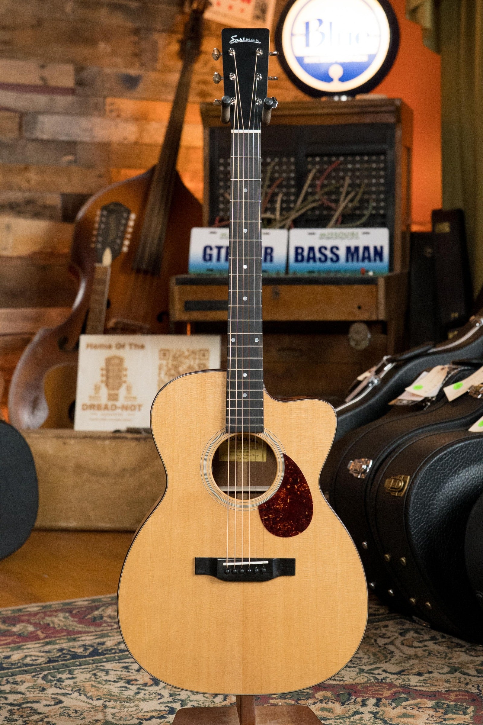 Eastman E1OMCE-DLX Sitka/Sapele Orchestra Model Guitar w/ Fishman Pickup #6085