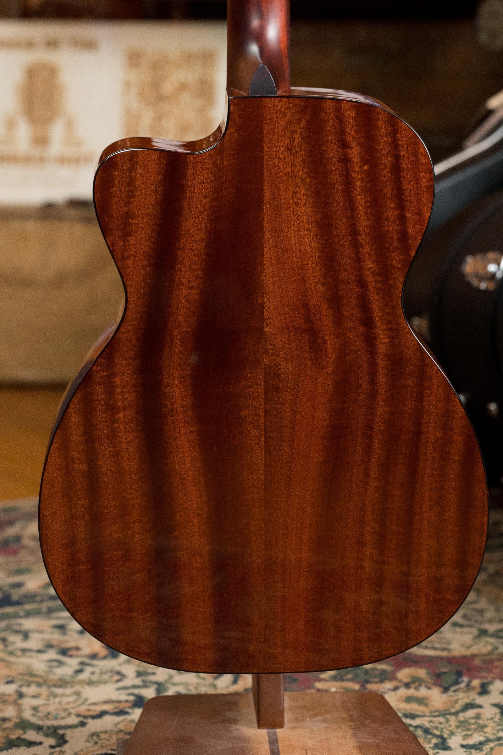 Eastman E1OMCE-DLX Sitka/Sapele Orchestra Model Guitar w/ Fishman Pickup #6085