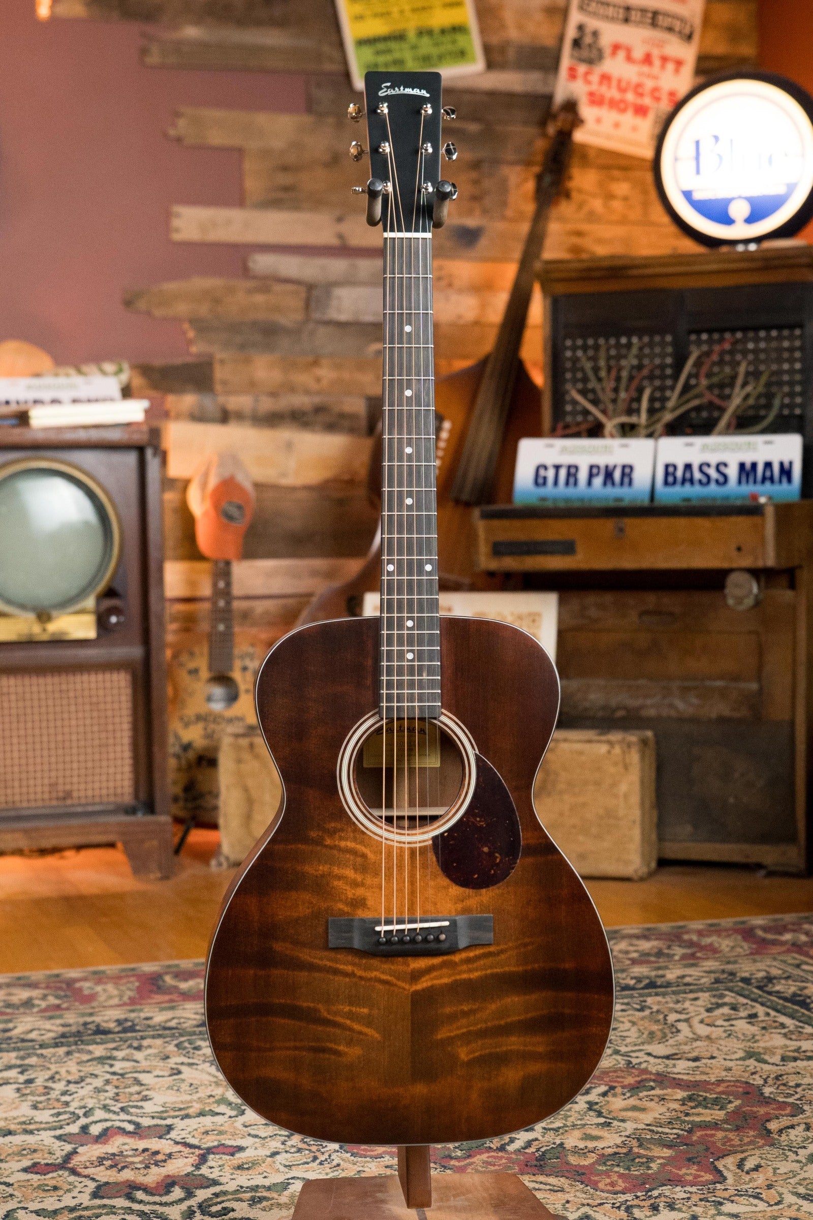 Eastman E1OM-CLA All Solid Sitka/Sapele Classic Finish Acoustic Guitar #9508