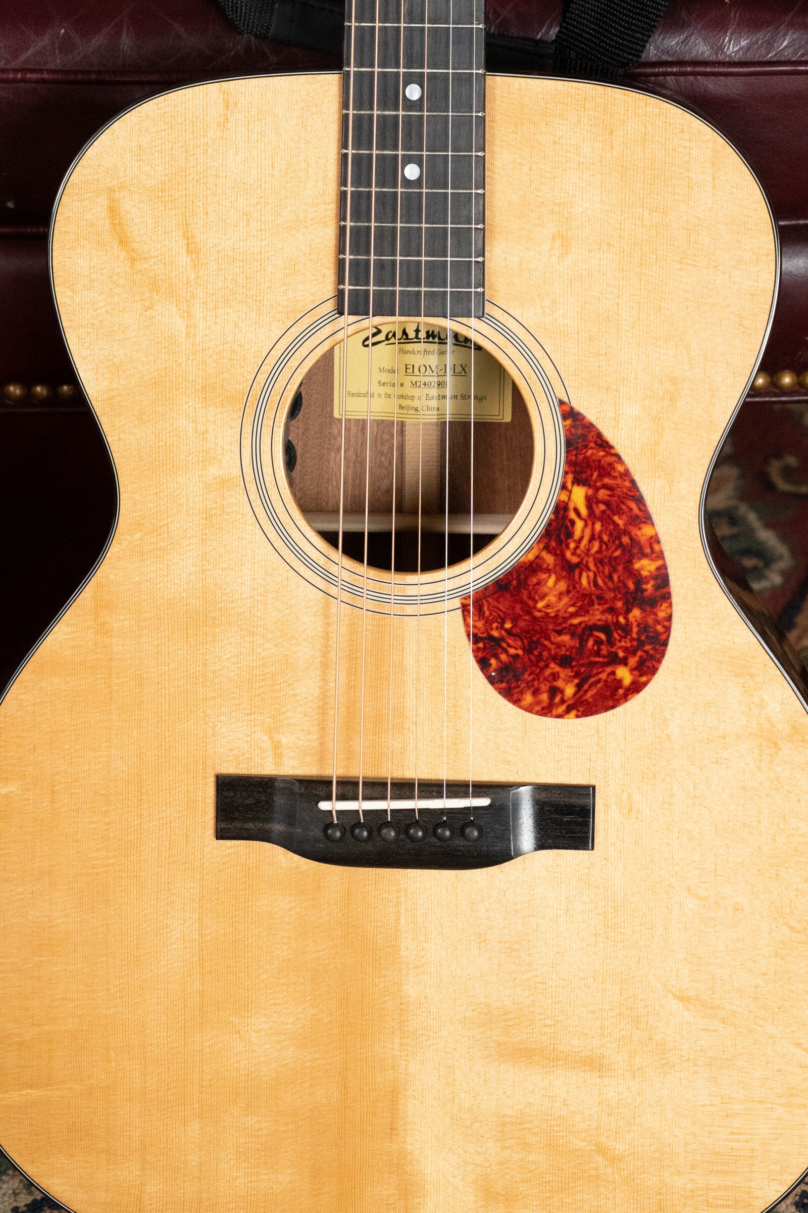 Eastman E1OM-DLX All Solid Sitka/Sapele Guitar w/Fishman Pickup #2901