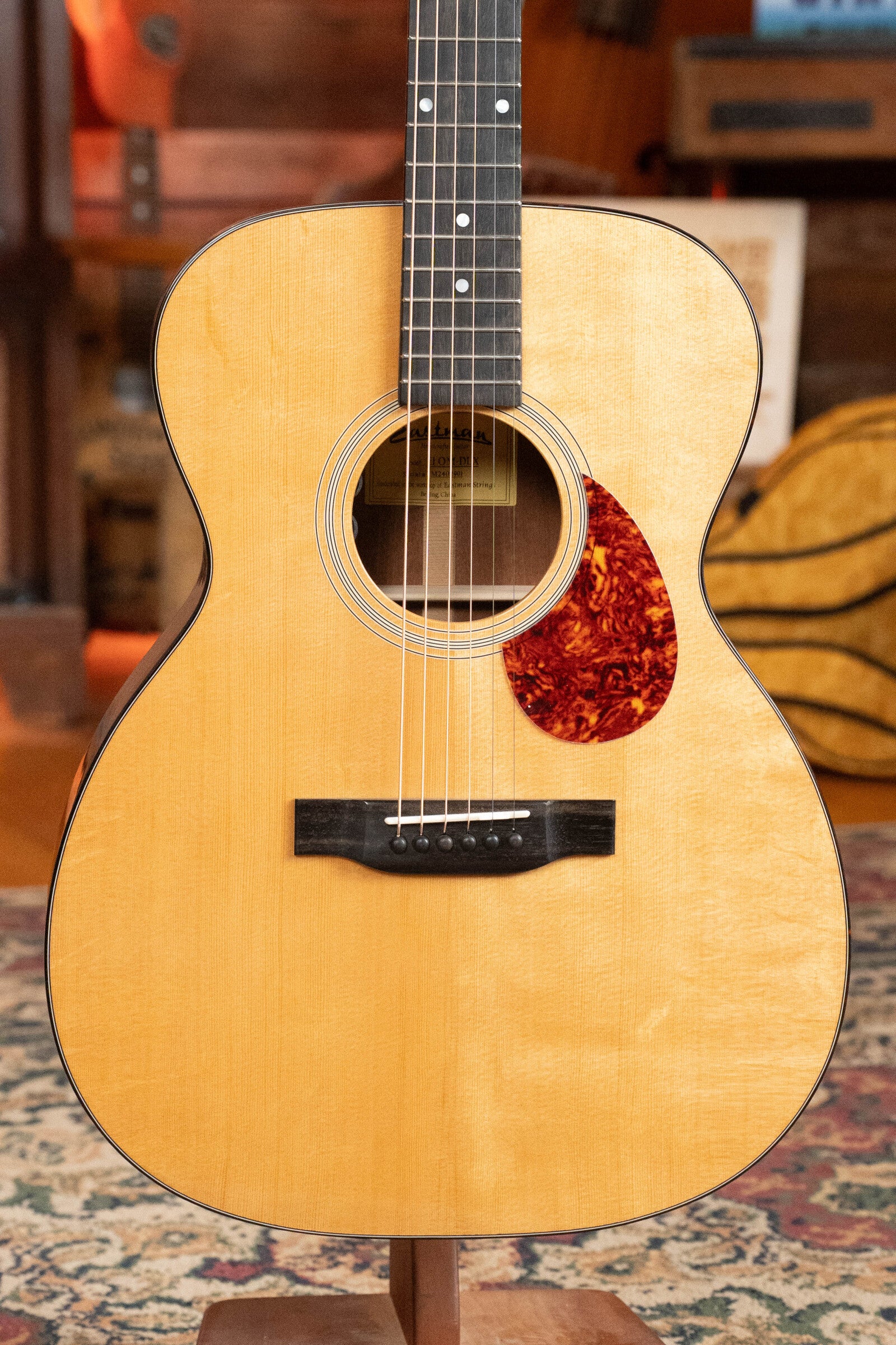 Eastman E1OM-DLX All Solid Sitka/Sapele Guitar w/Fishman Pickup #2901