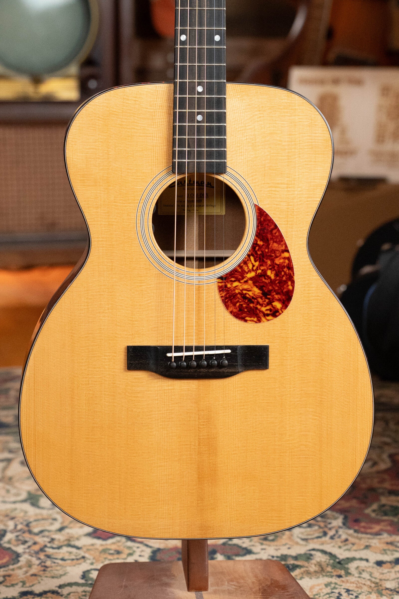 Eastman E1OM-DLX All Solid Sitka/Sapele Guitar w/Fishman Pickup #2909