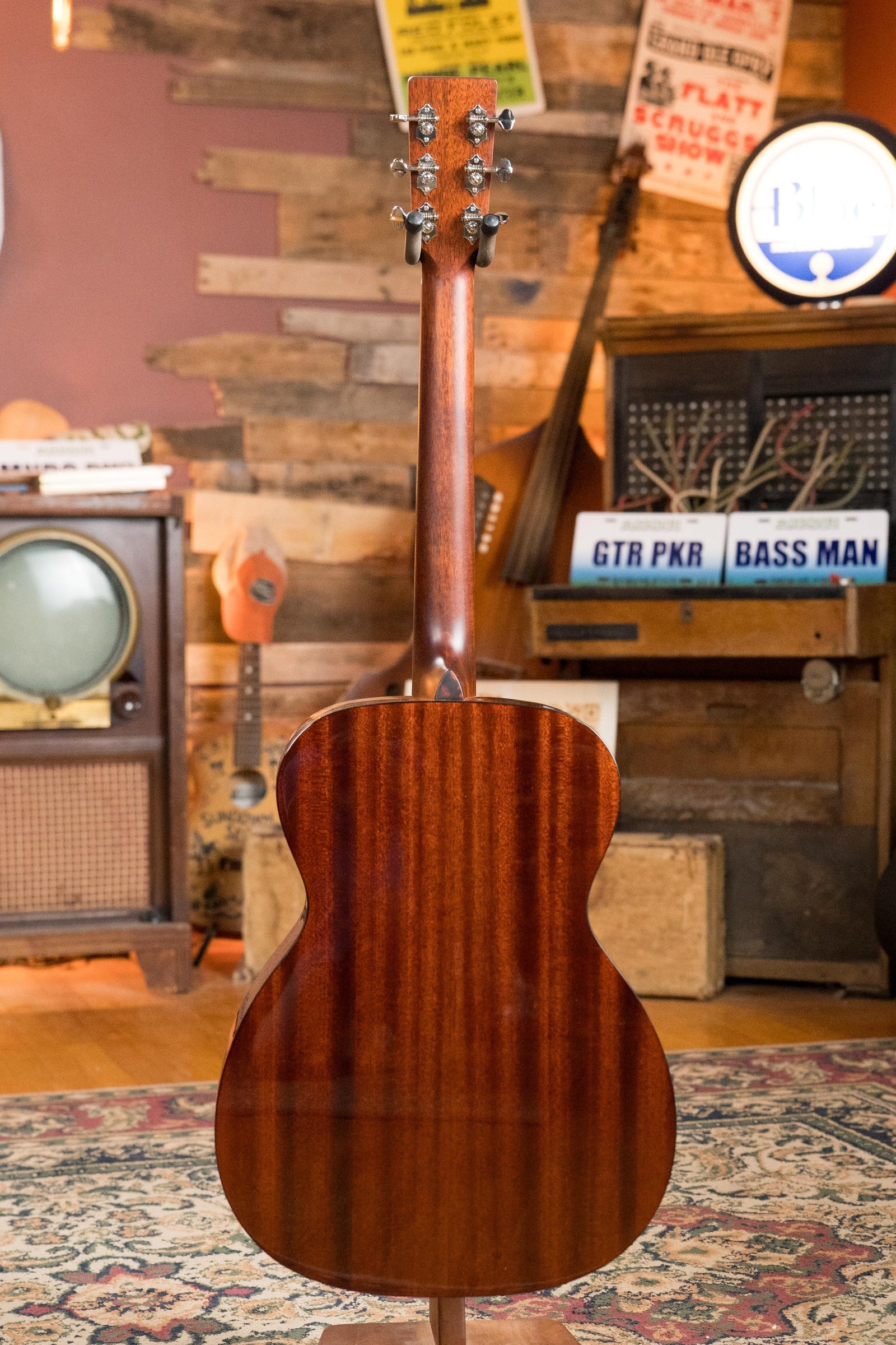 Eastman E1OM-DLX All Solid Sitka/Sapele Guitar w/Fishman Pickup #4853