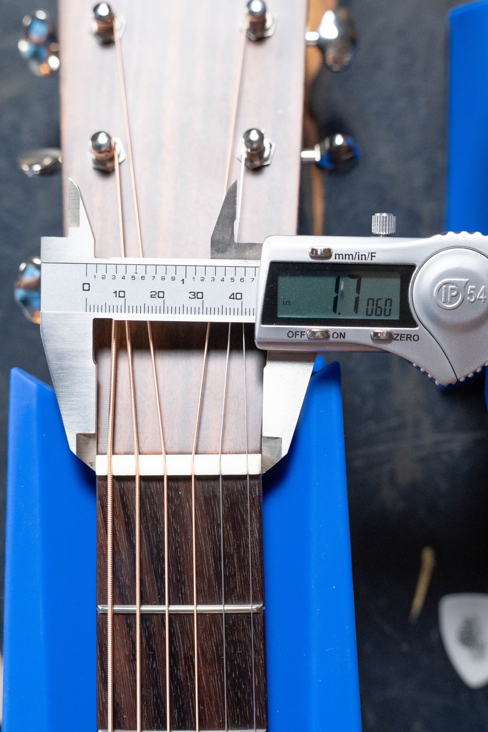 Eastman E20OOSS-TC Thermo-Cured Adirondack/Rosewood Natural Finish Slope Shoulder Acoustic Guitar #1634