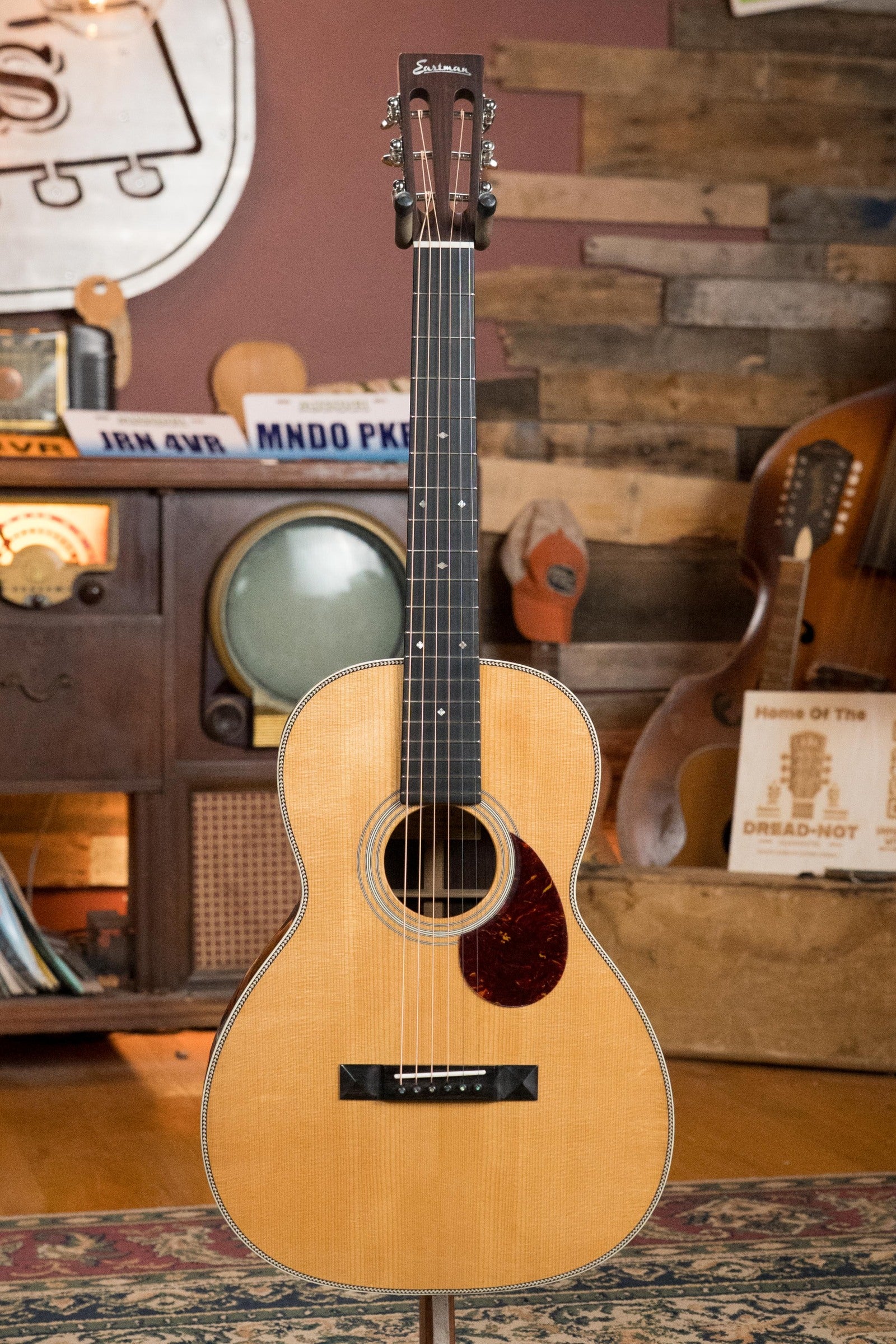 Eastman E20OO-TC Thermo-Cured Adirondack/Rosewood Acoustic Guitar #2833