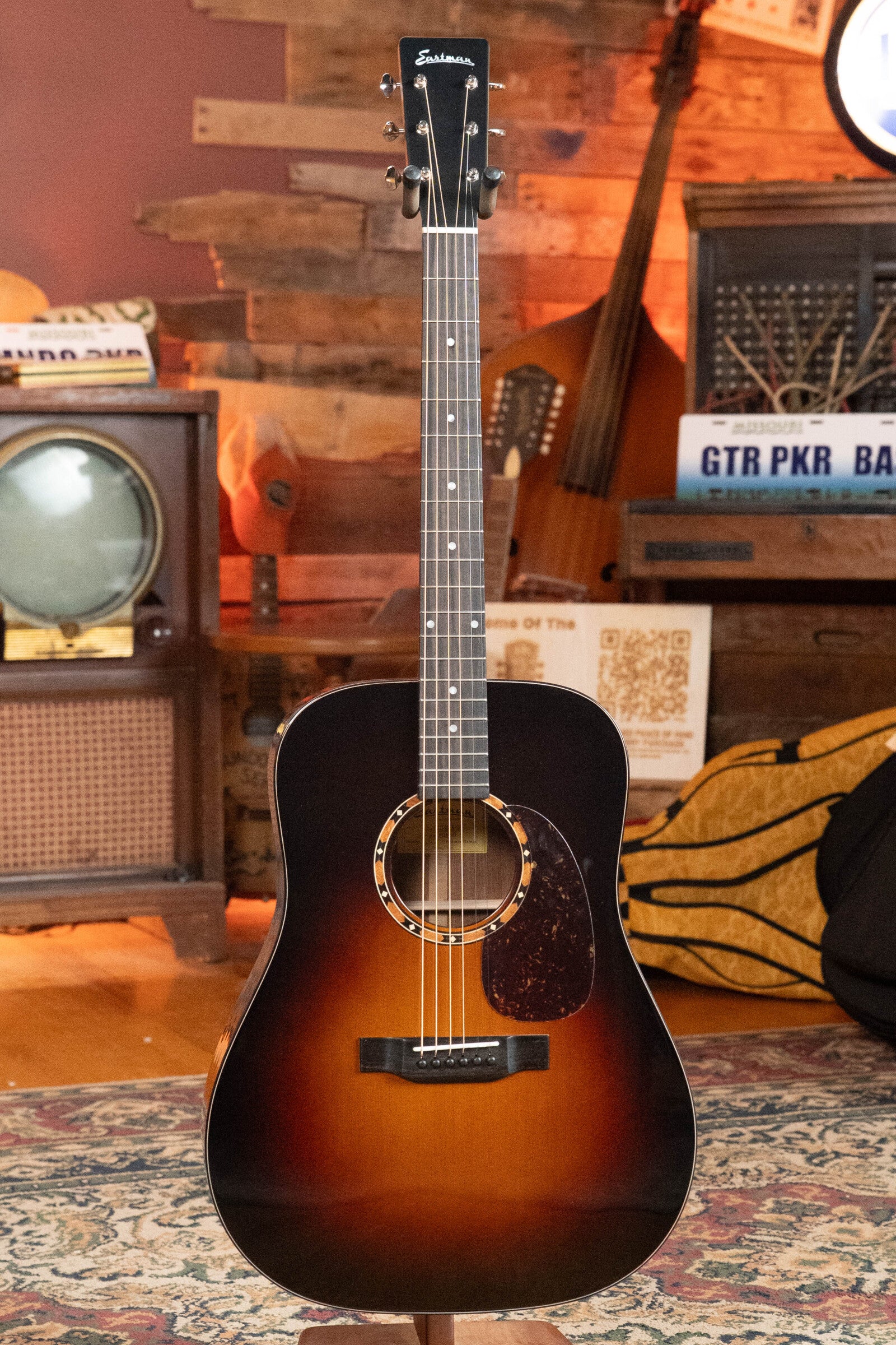 Eastman E2D-DLX-SB Cedar/Sapele Sunburst Dreadnought Guitar w/Fishman Pickup #3162