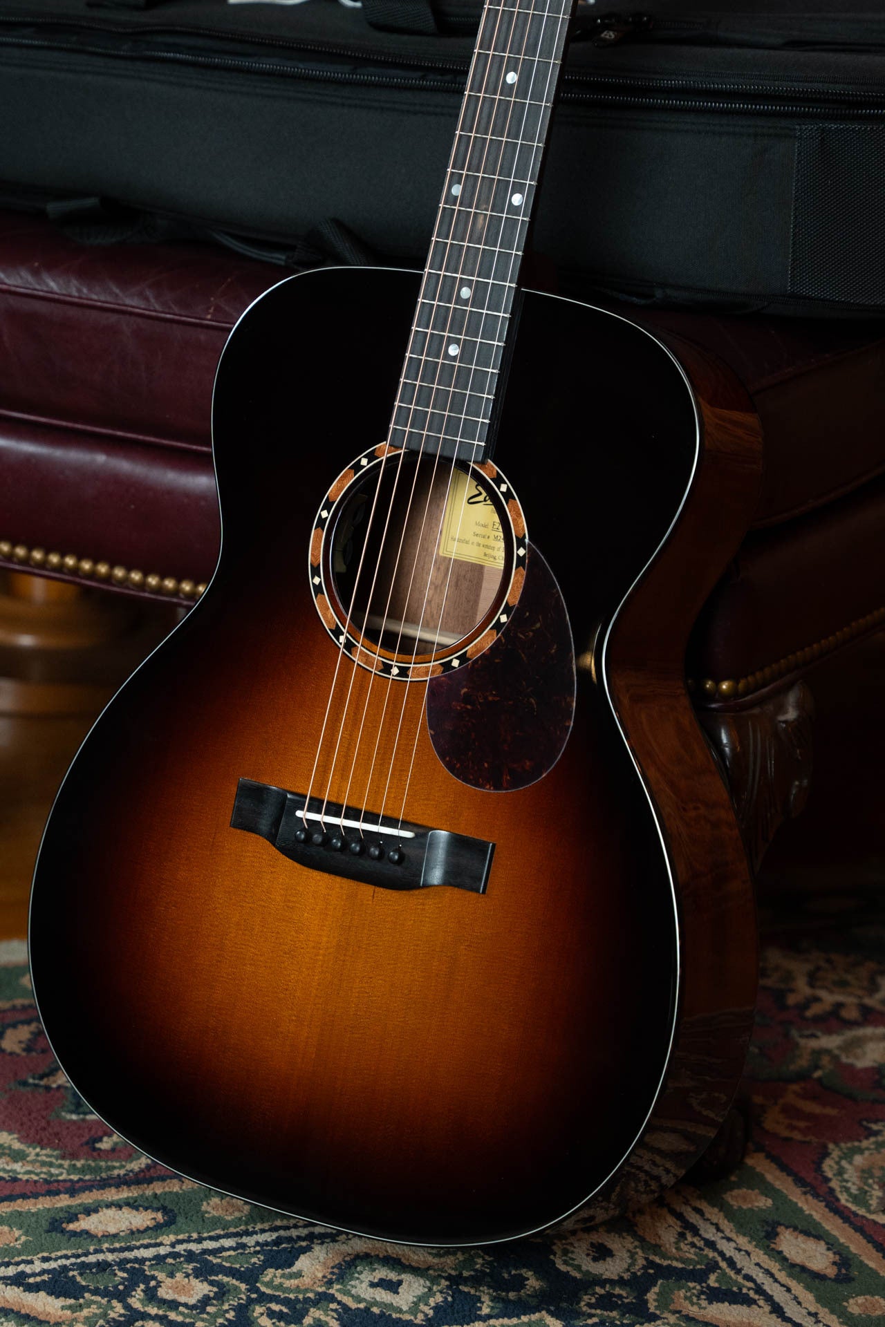 Eastman E2OM-DLX-SB Cedar/Sapele Sunburst Guitar w/Fishman Pickup #2996