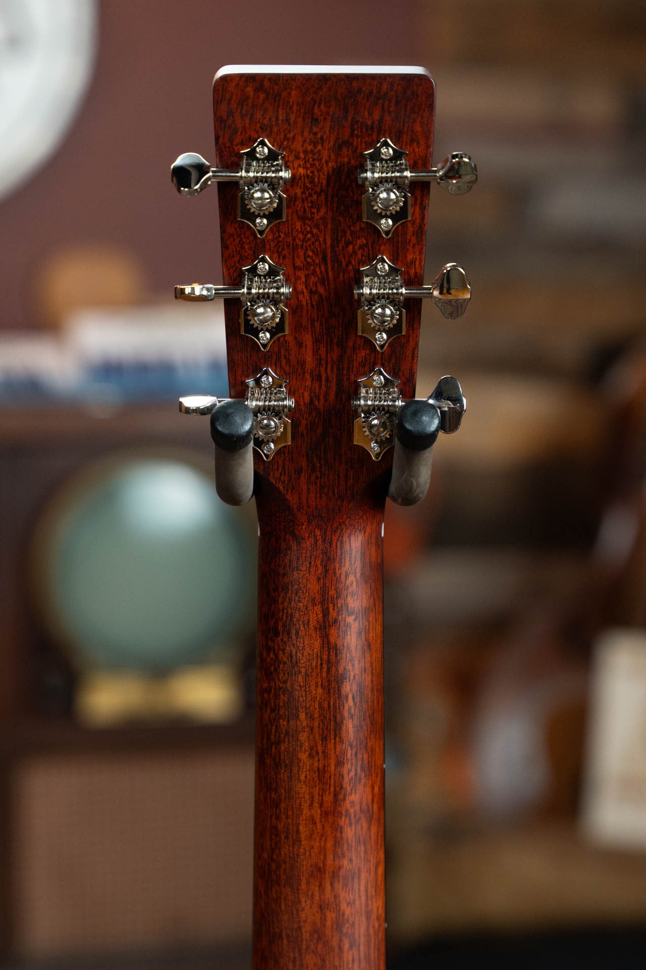 Eastman E2OM-DLX-SB Cedar/Sapele Sunburst Guitar w/Fishman Pickup #2996