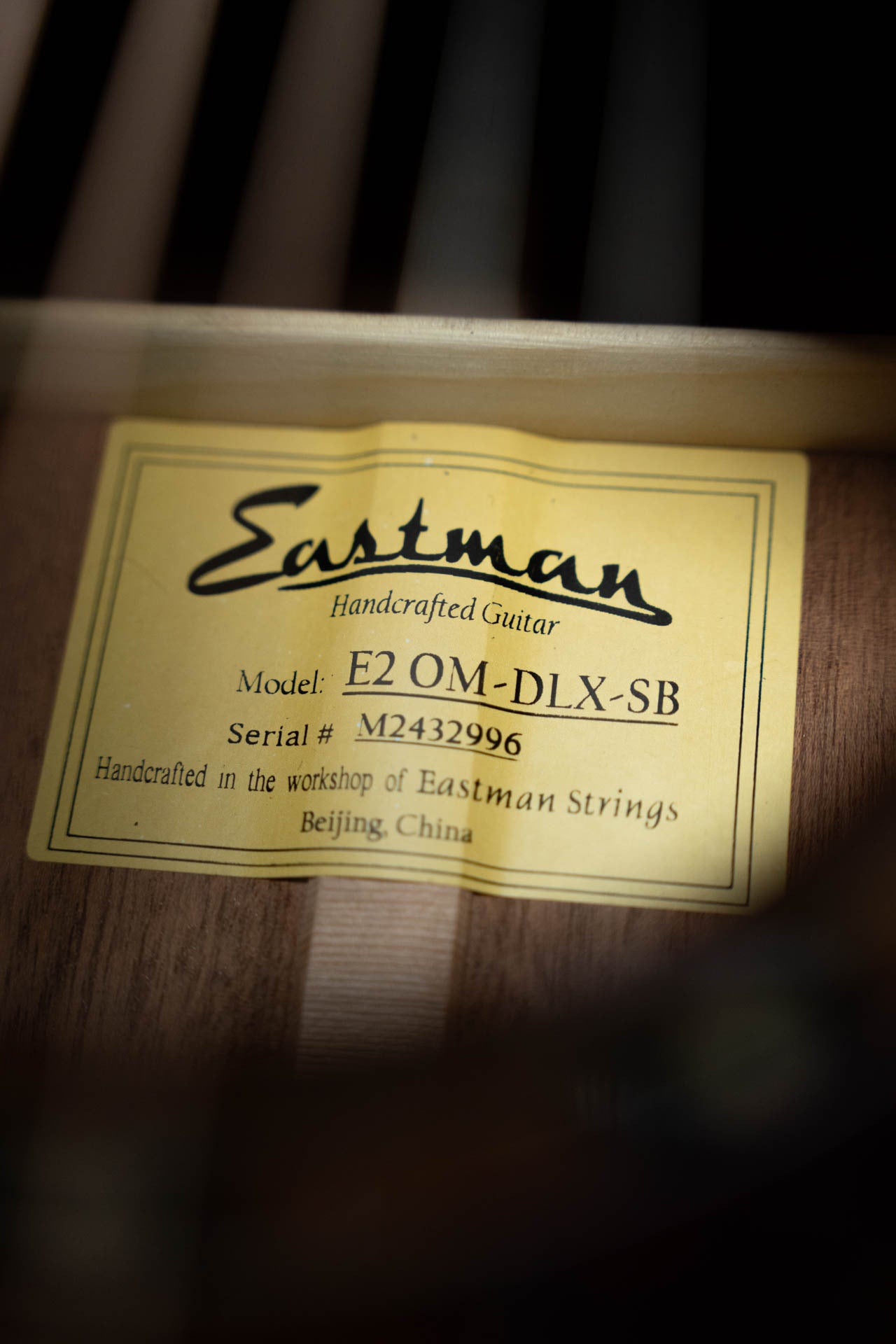 Eastman E2OM-DLX-SB Cedar/Sapele Sunburst Guitar w/Fishman Pickup #2996